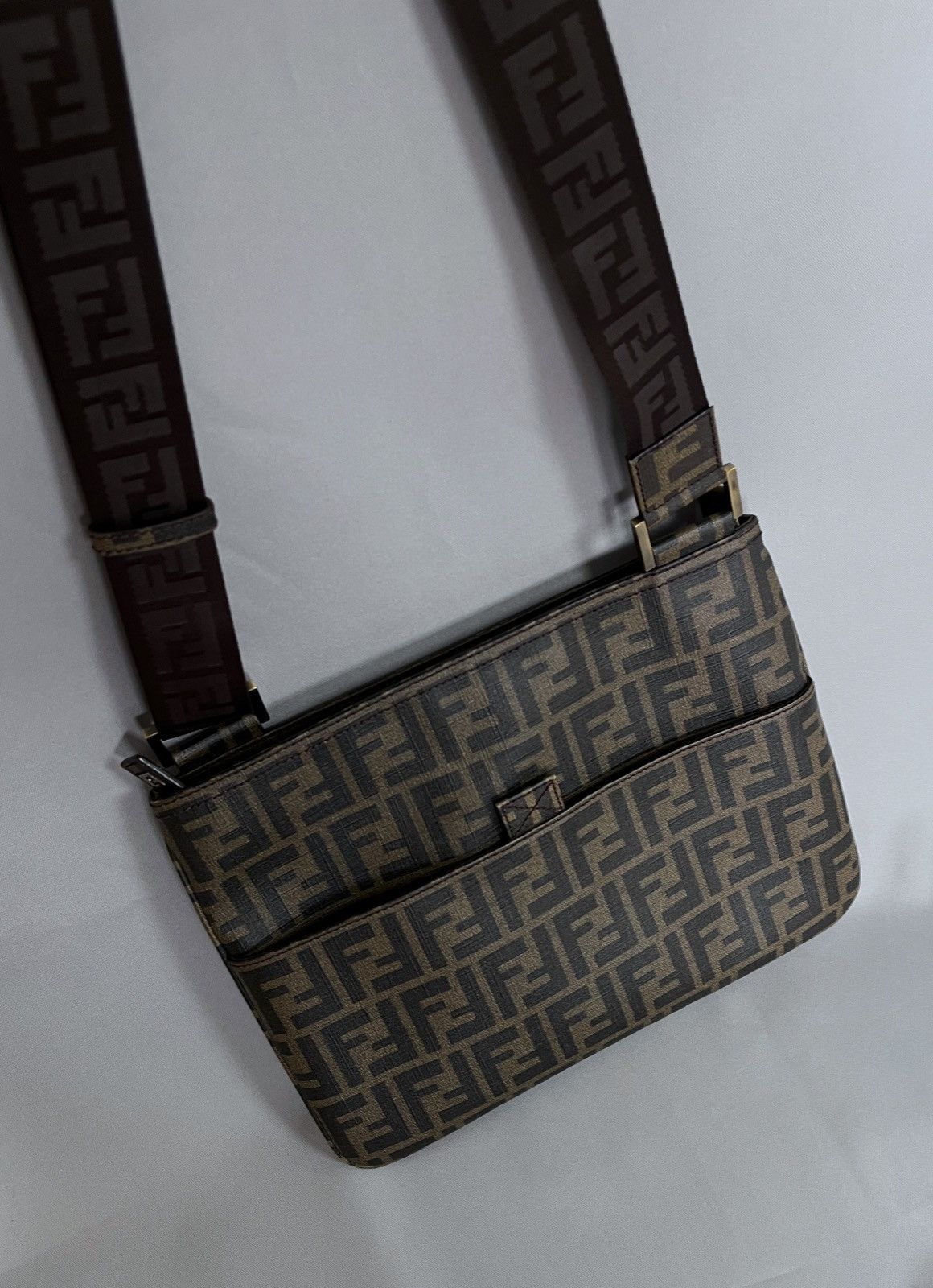 Fendi FENDI FF Monogram Canvas Messenger Bag. Size ONE SIZE - 11 Thumbnail