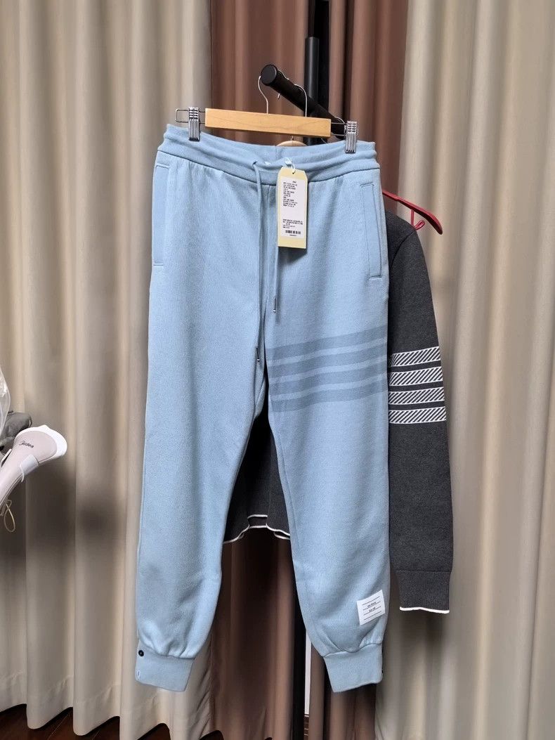 Thom Browne Thom Browne size42 Loose fit jeans Size US 26 / EU 42 - 1 Thumbnail