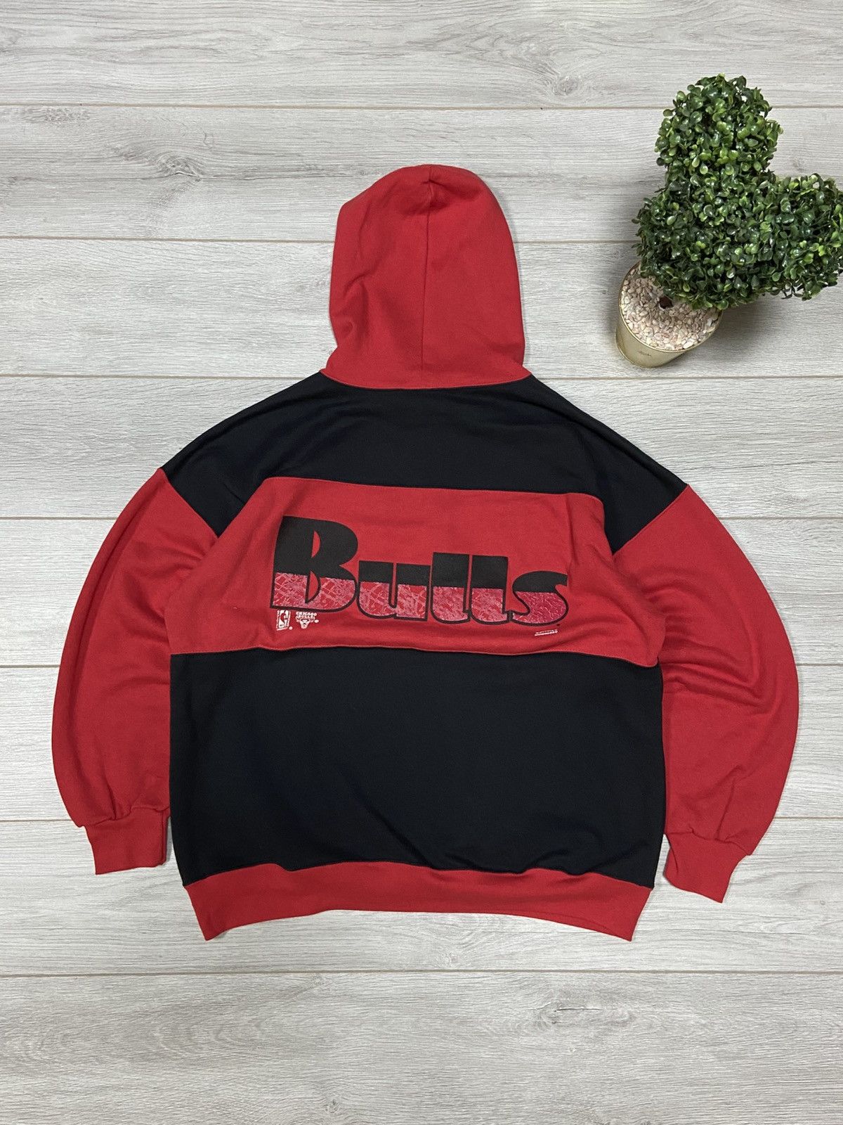 NBA NBA Chicago Bulls made in USA hoodie vintage Size US XL / EU 56 / 4 - 2 Thumbnail