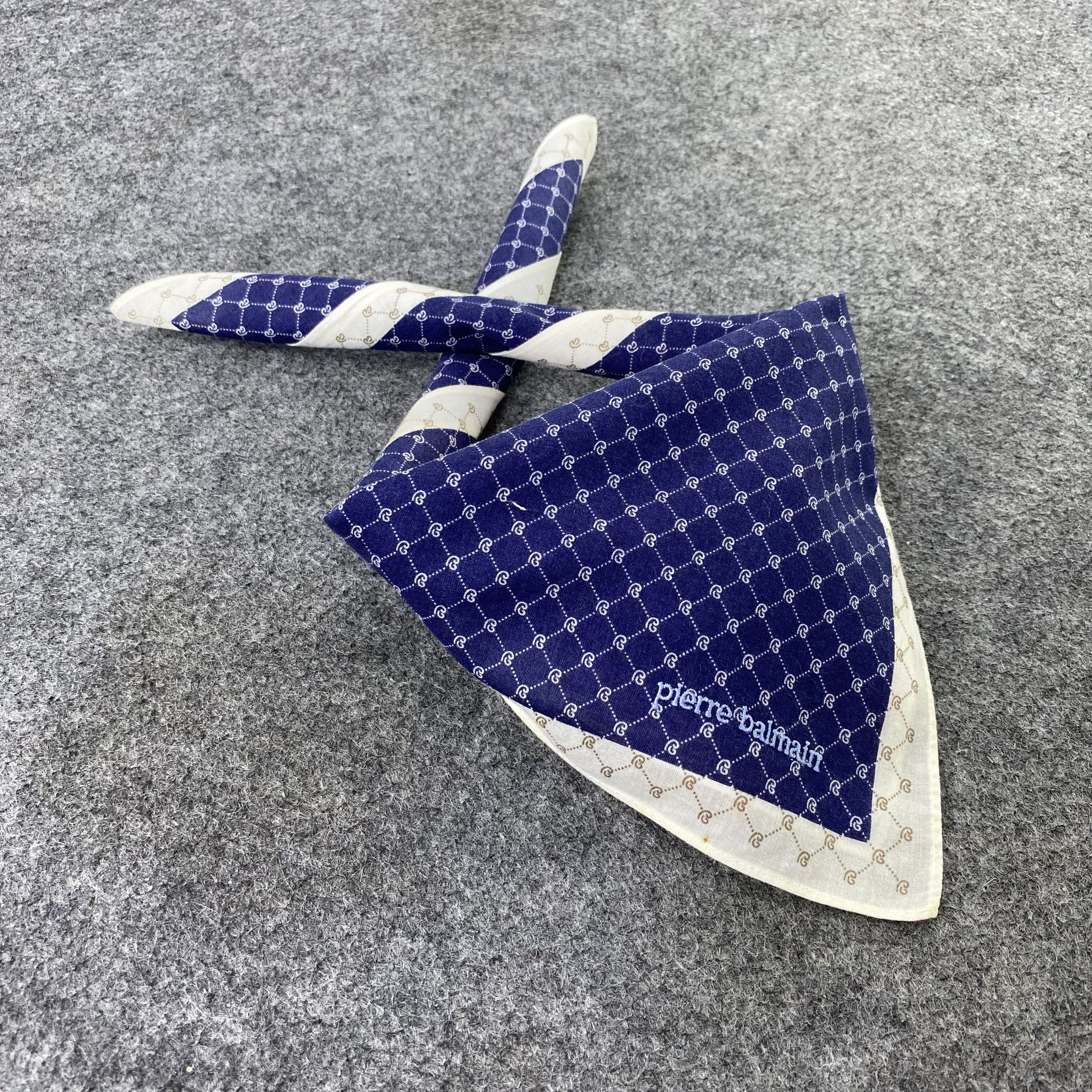 Pierre Balmain Pierre Balmain Handkerchief / Bandana / Neckerchief -B702 Size ONE SIZE - 1 Thumbnail
