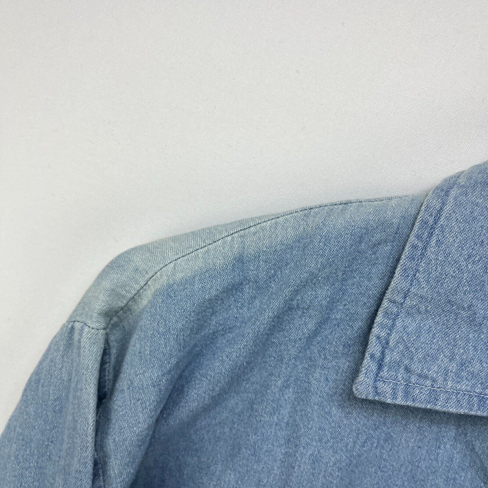 Vintage Vintage 90s Looney Tunes Bugs Button-Up Shirt Small Faded Size US S / EU 44-46 / 1 - 5 Thumbnail