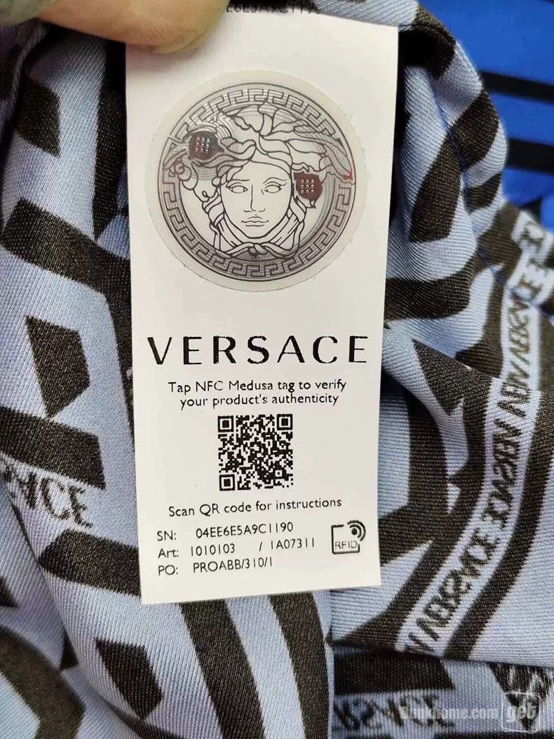 Versace Versace Classic Greca print shirt in blue Size US S / EU 44-46 / 1 - 3 Thumbnail