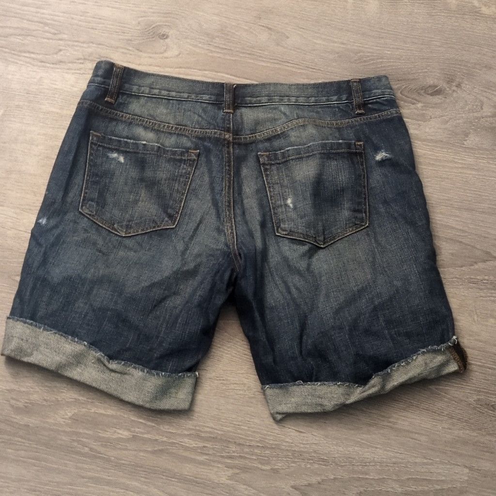 Loft Ann Taylor loft distressed cuffed short size 6 Size 28" / US 6 / IT 42 - 4 Thumbnail