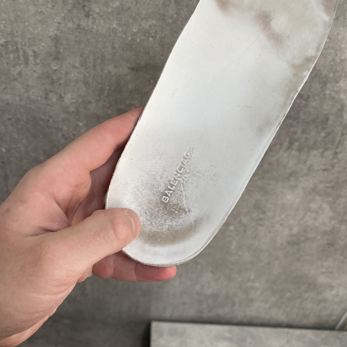 Balenciaga Balenciaga Arena Low White Cracked Leather Sneakers Size US 7 / EU 40 - 14 Thumbnail