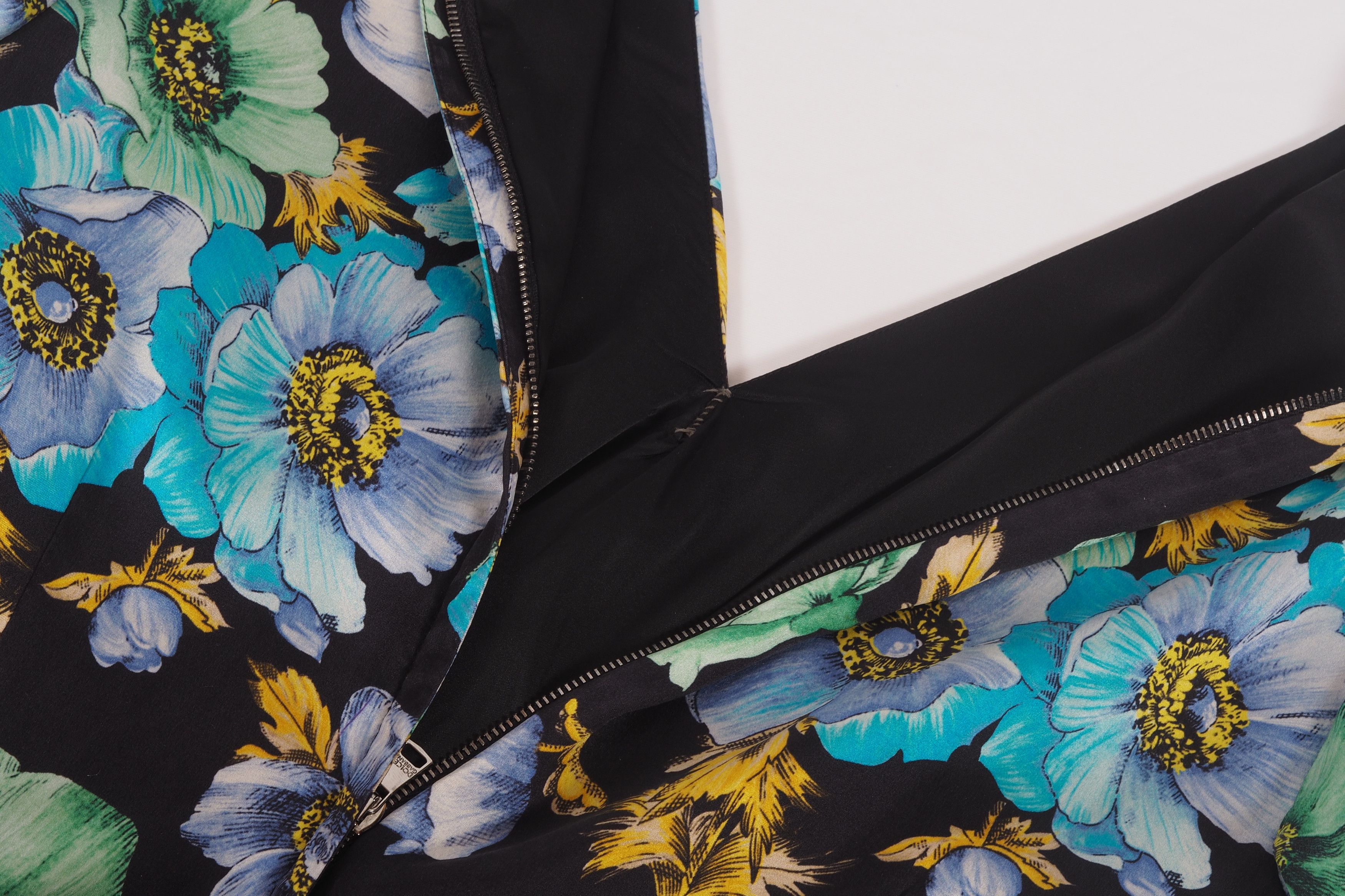 Dolce & Gabbana Dolce & Gabbana Vintage Silk Blue Floral Sheath Wiggle Dress Size M / US 6-8 / IT 42-44 - 9 Thumbnail