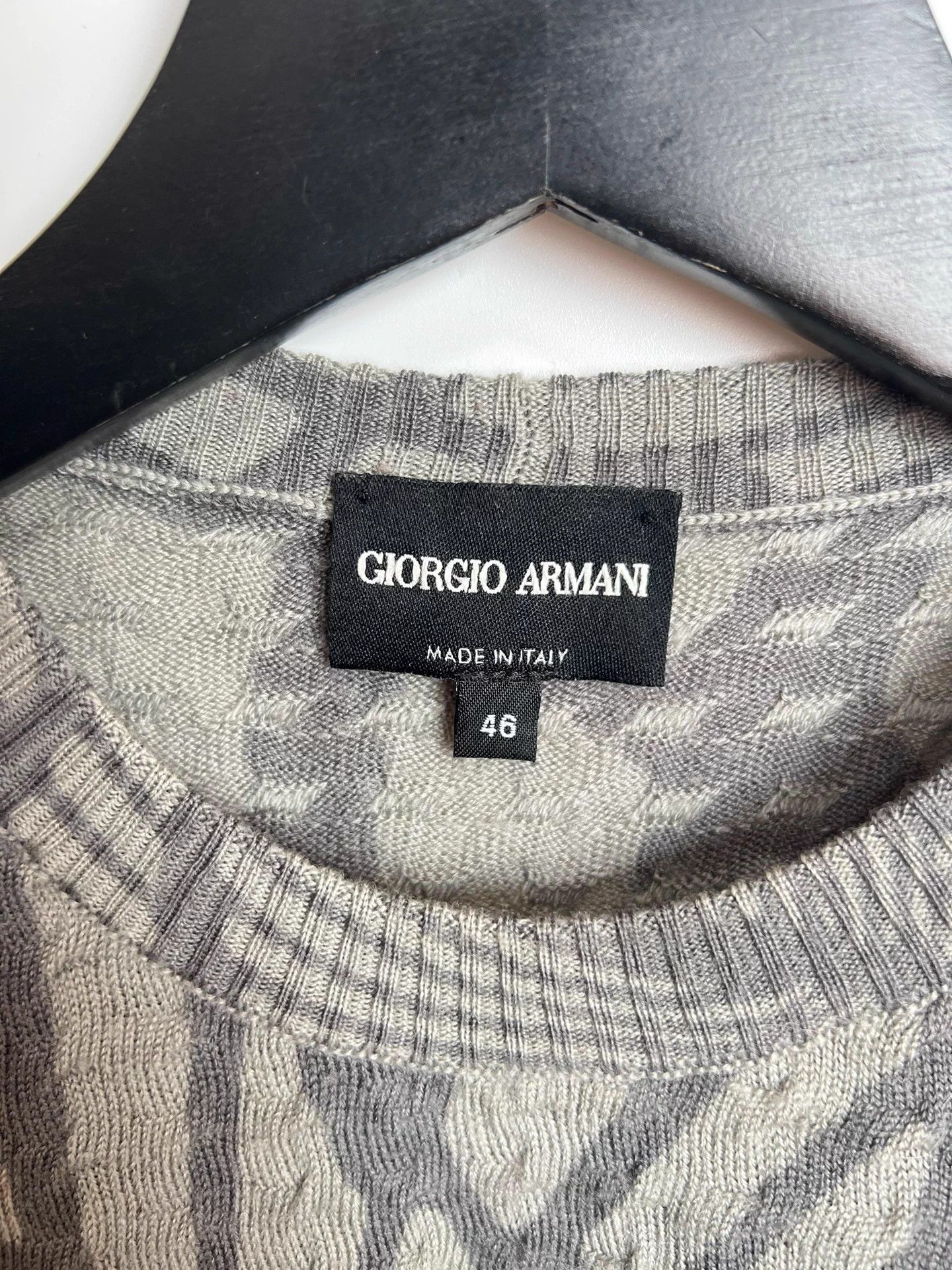 Giorgio Armani Giorgio Armani 46 98% New 100% Virgin Wool Embossed Sweater Size US S / EU 44-46 / 1 - 5 Thumbnail