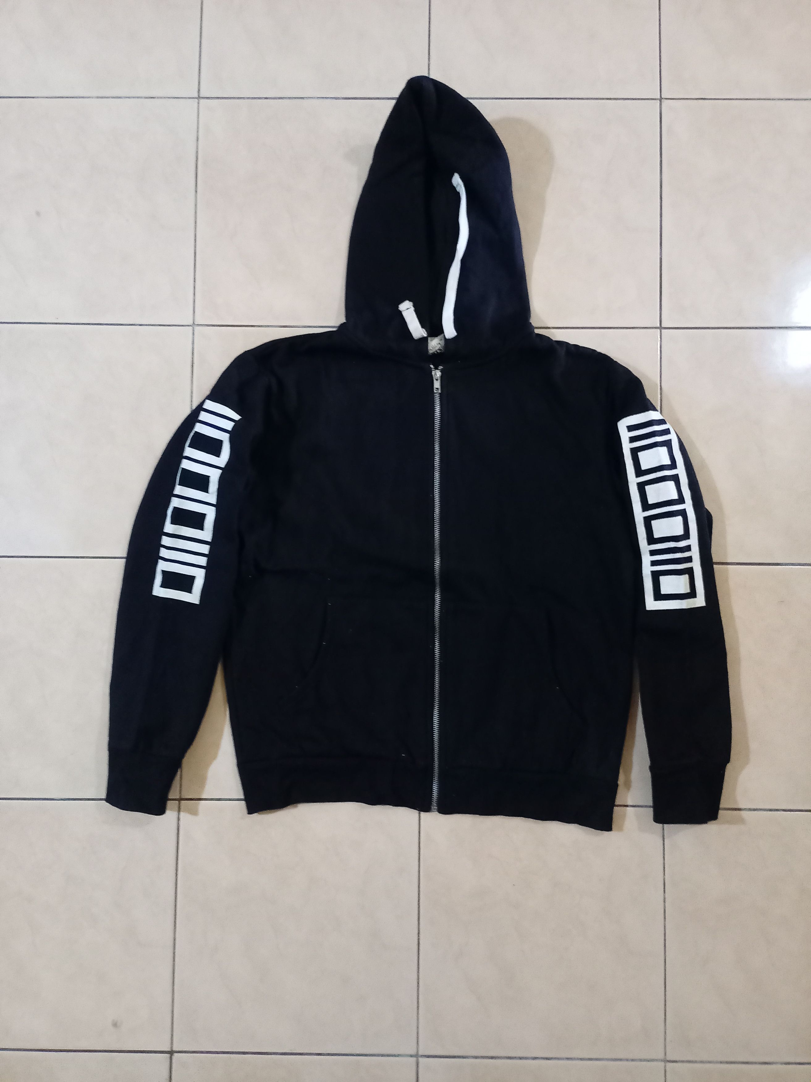 Vintage VINTAGE BTS X OFFICIAL MD HOODIE Size US M / EU 48-50 / 2 - 1 Thumbnail