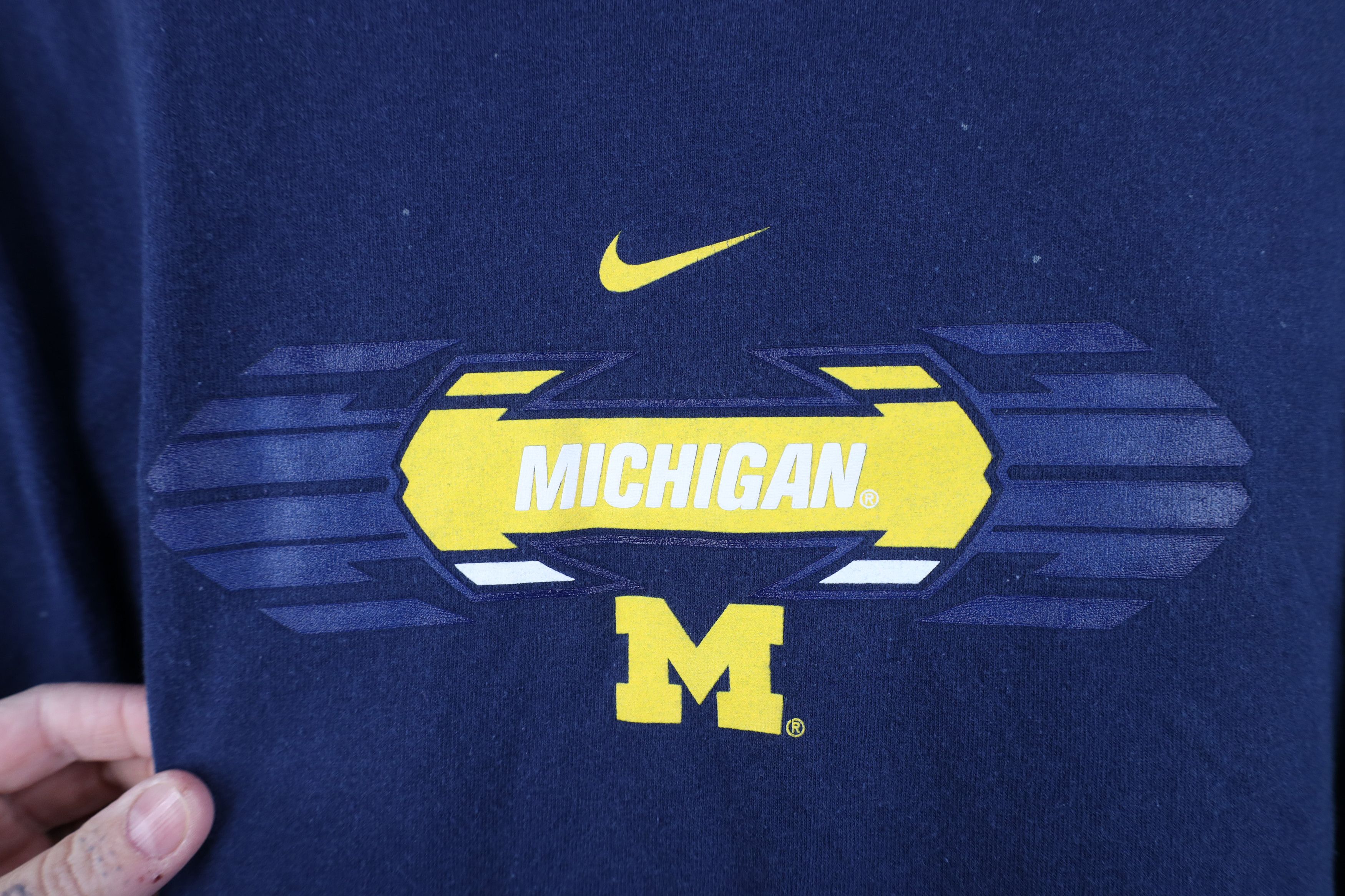 Nike Vintage Nike Mini Swoosh University of Michigan T-Shirt Size US L / EU 52-54 / 3 - 4 Thumbnail