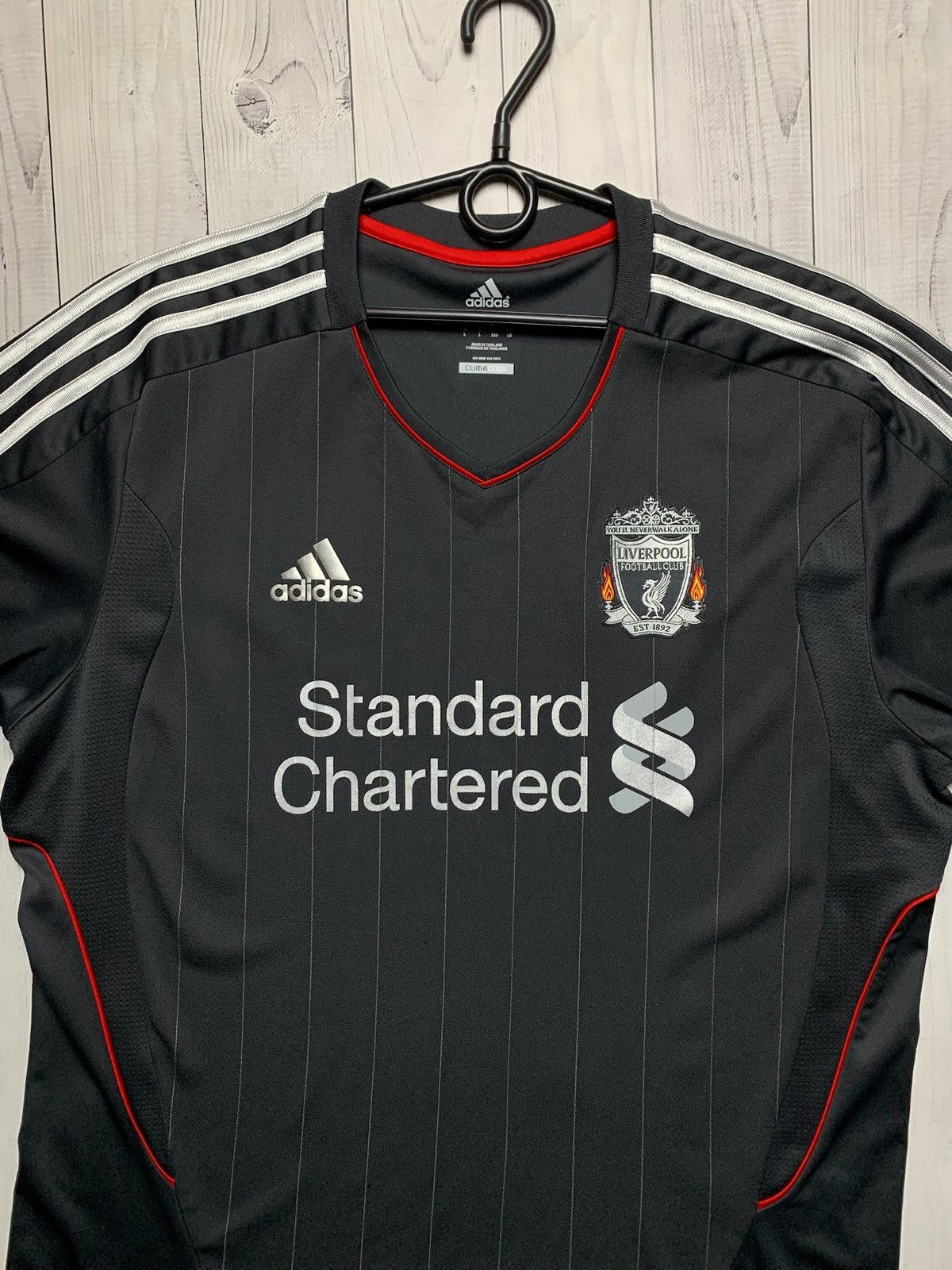 Adidas × Vintage Vintage adidas Liverpool soccer jersey black size L Size US L / EU 52-54 / 3 - 2 Thumbnail
