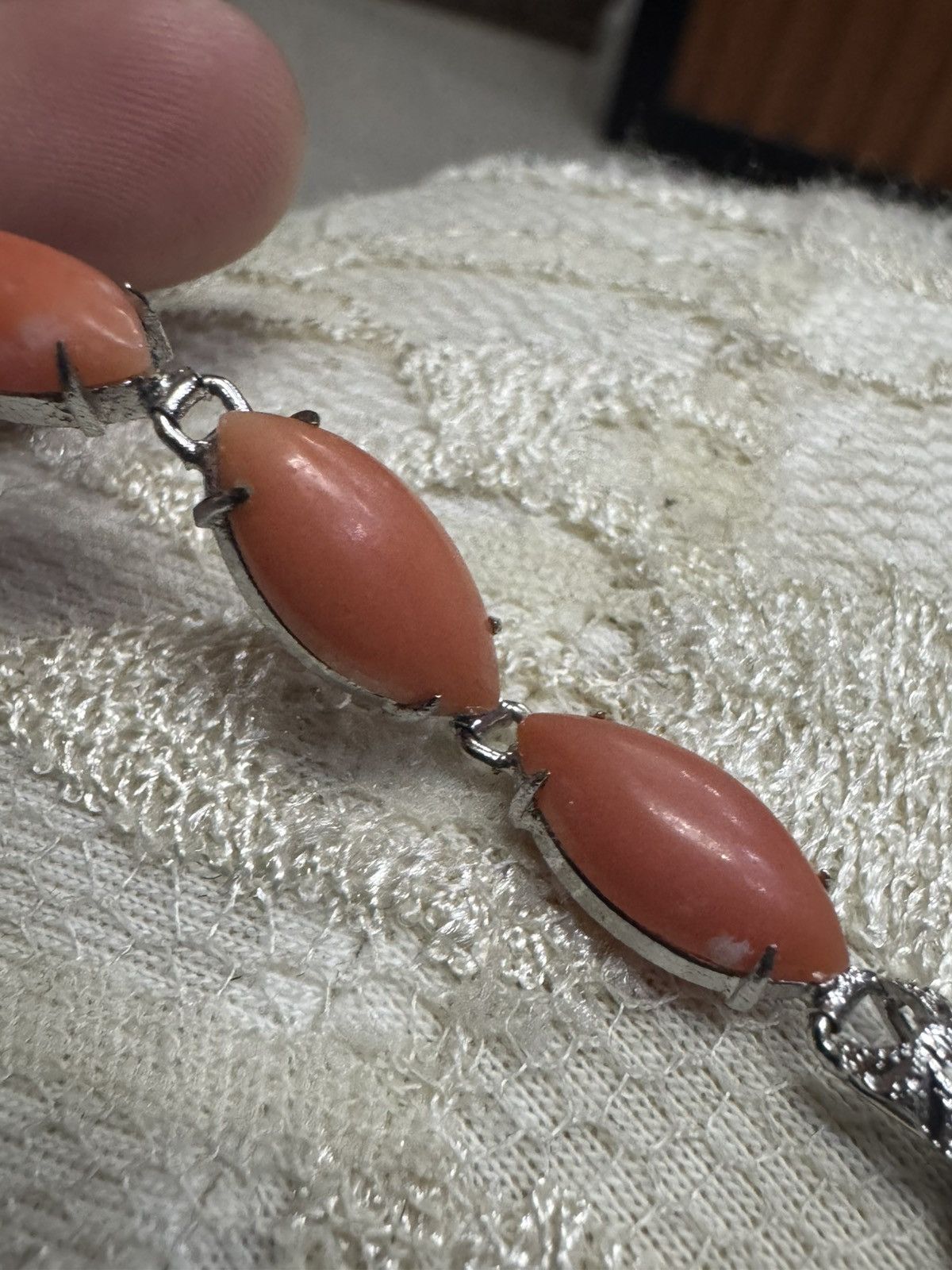 Native NATIVE NAVAJO AMERICAN JEWELRY CORAL STONES SILVER BRACELET Size ONE SIZE - 5 Thumbnail
