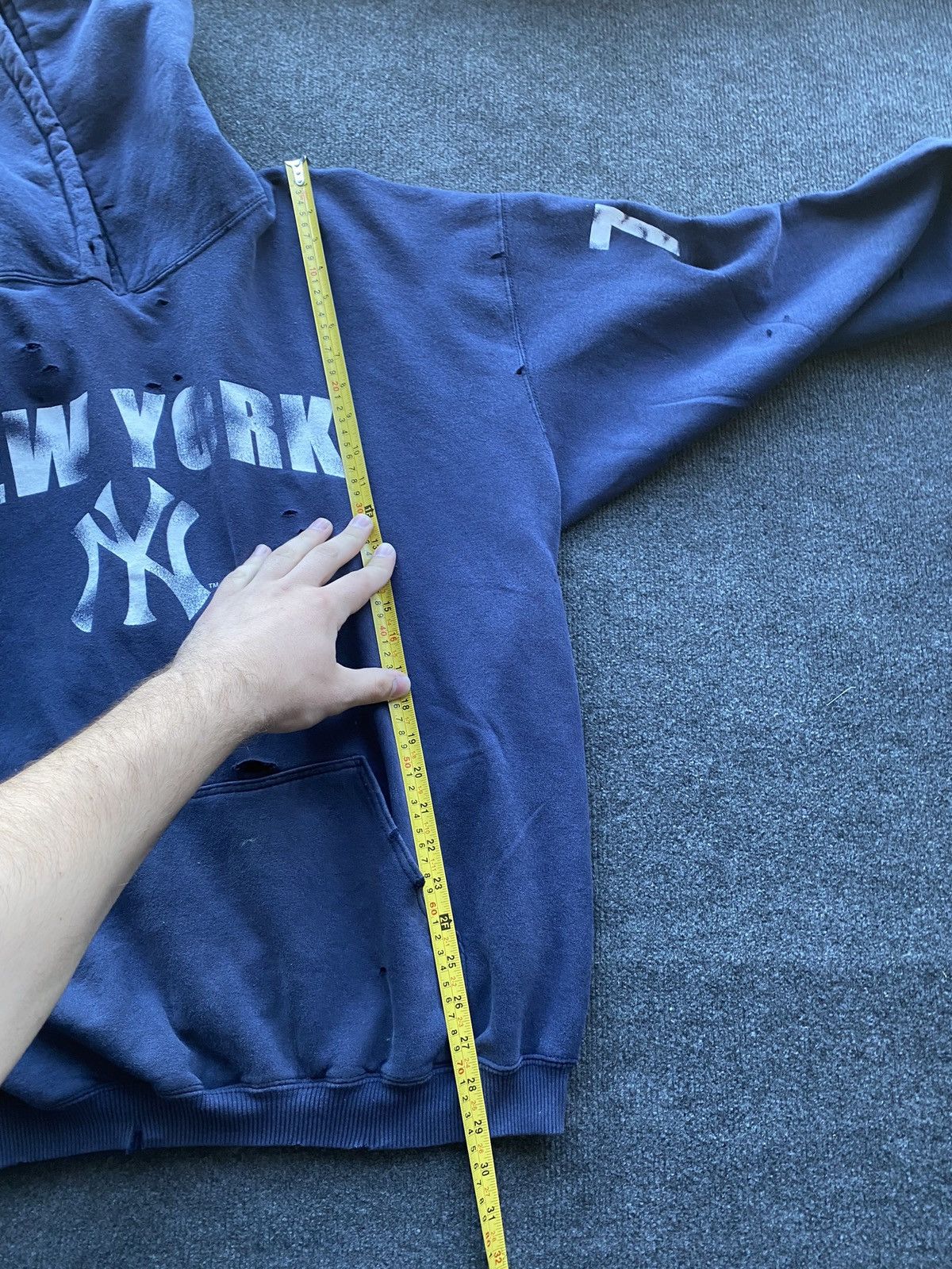 New York Yankees 🔥New York Yankees Vntg Distressed Hoodie mens xl rare Size US XL / EU 56 / 4 - 7 Thumbnail