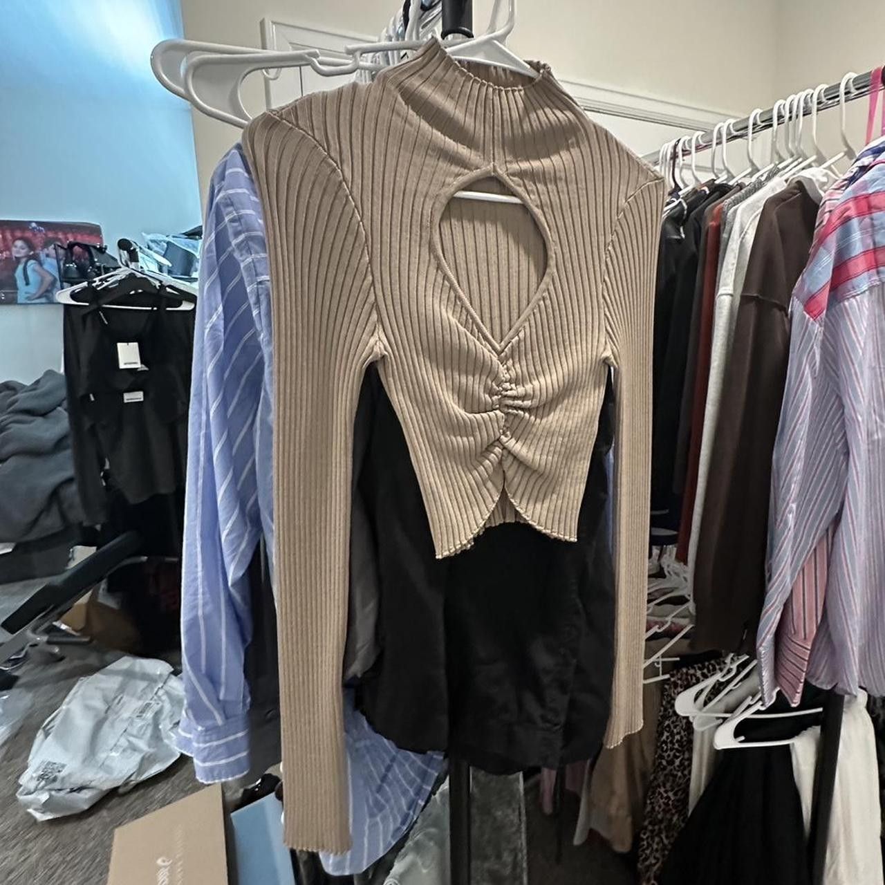 Zara Zara Mock Open Neck Top Size S / US 4 / IT 40 - 1 Thumbnail