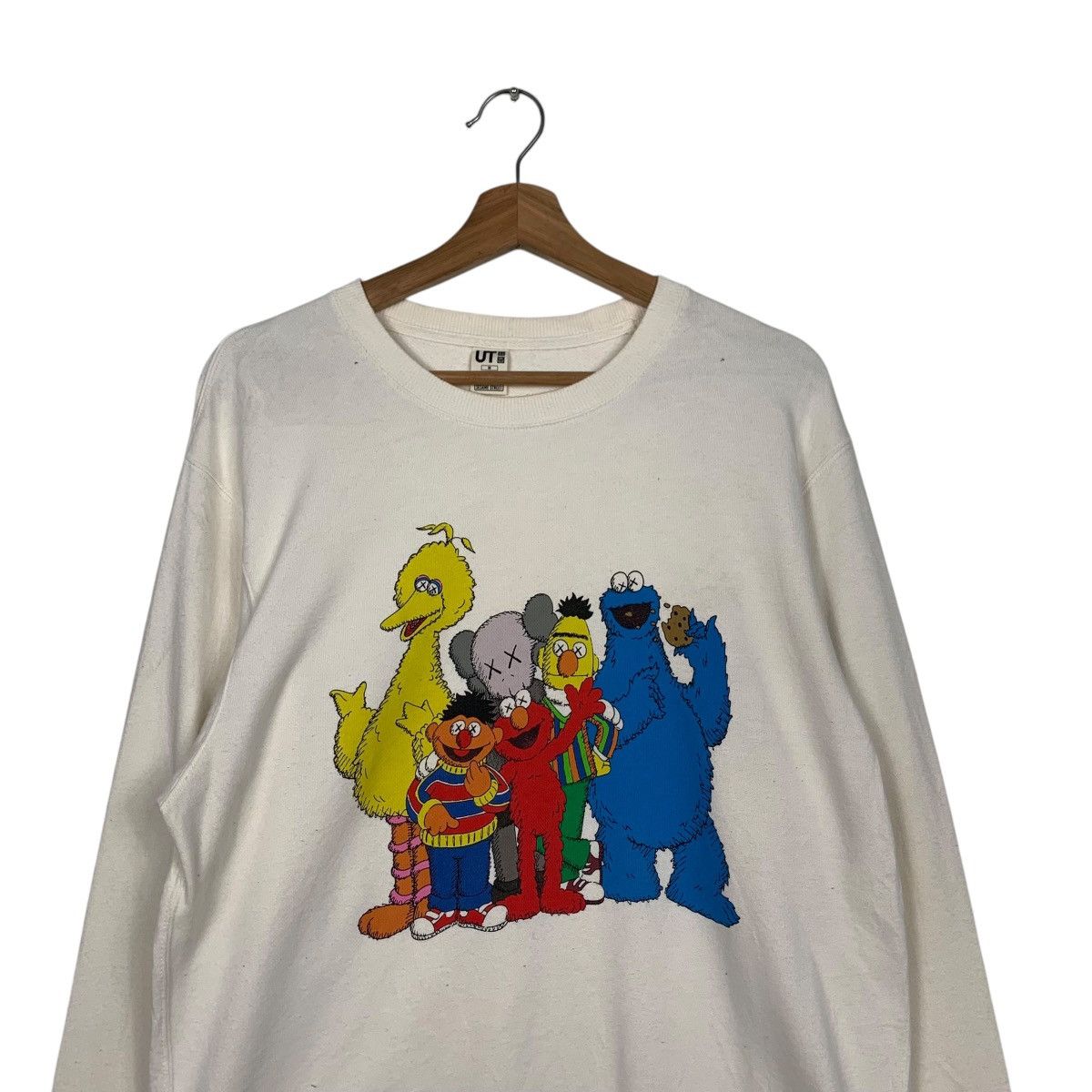 Kaws × Uniqlo UT X KAWS SESAME STREET Graphics Sweatshirt #1584-C71 Size US M / EU 48-50 / 2 - 2 Thumbnail