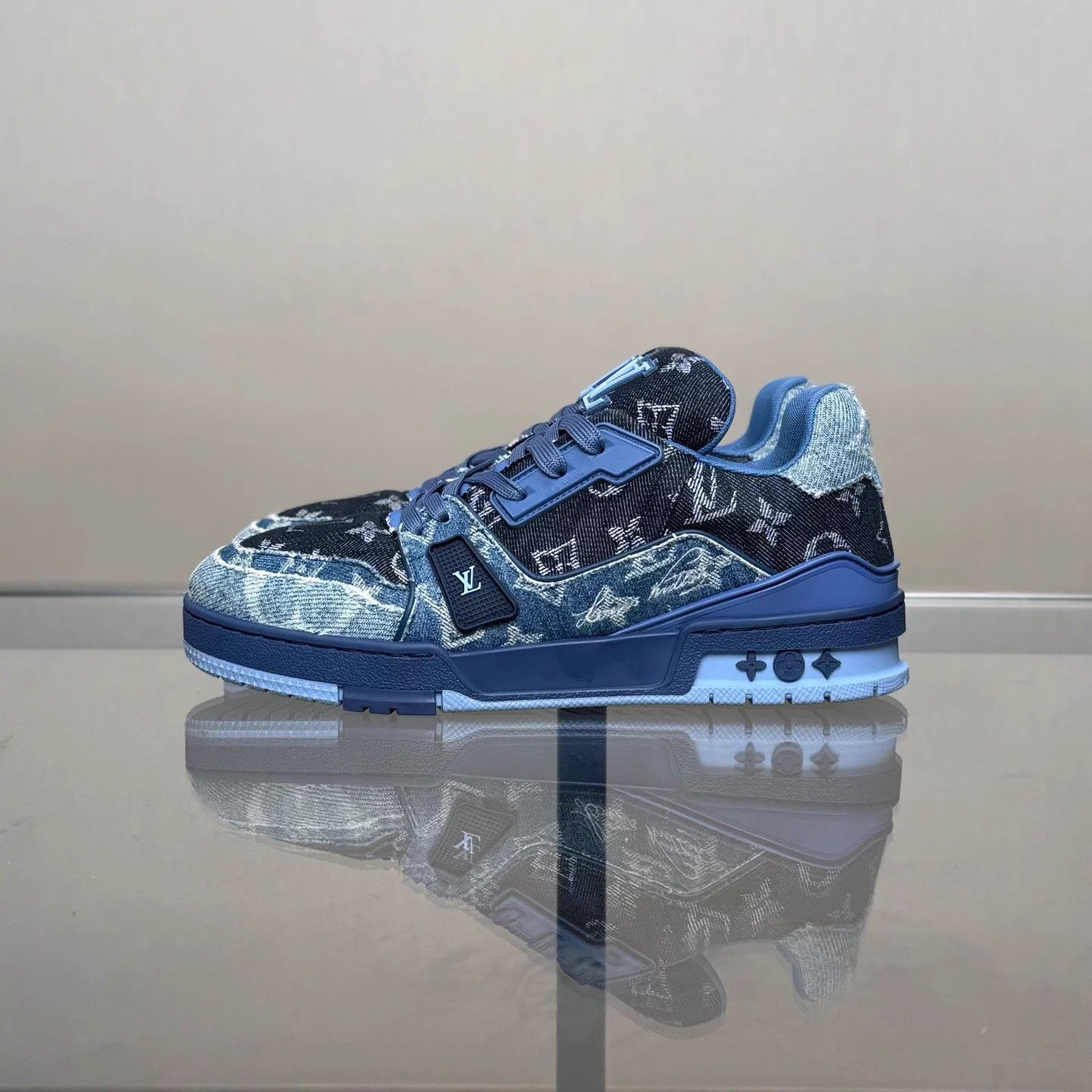 Louis Vuitton LV Trainer Distressed Blue Denim Monogram UK5.5 99 Size US 6.5 / EU 39-40 - 5 Thumbnail
