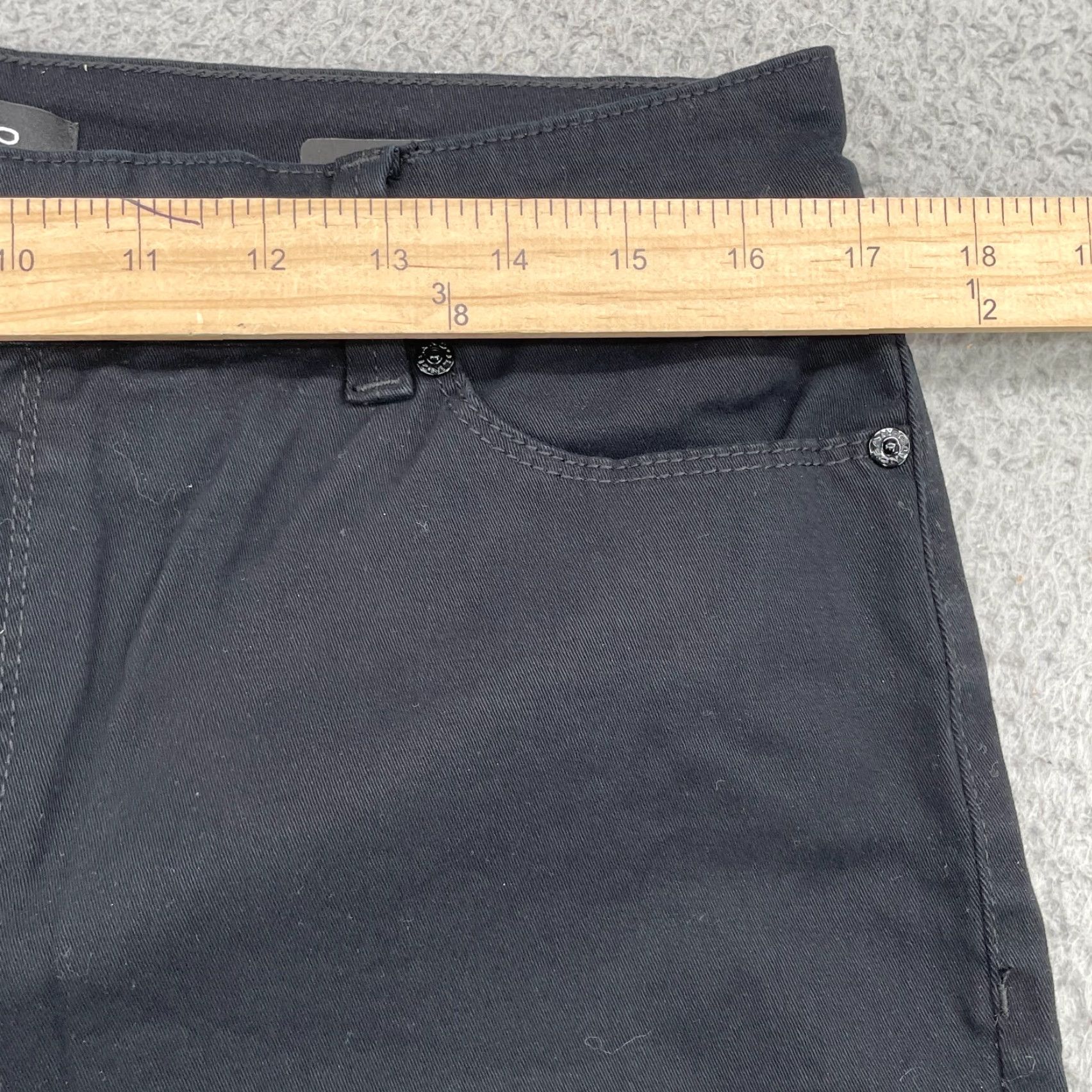 Vintage Bandolino Jeans 12 Black Straight Women 34x29 Denim 5-Pocket Classic Academia Preppy 90s Travel Comfort Size 34" / US 12 / IT 48 - 3 Thumbnail