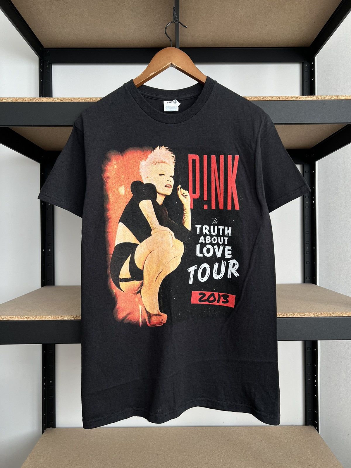 Band Tees Vintage 2013 Pink The Truth About Love Tour Black T-shirt Size US M / EU 48-50 / 2 - 3 Thumbnail