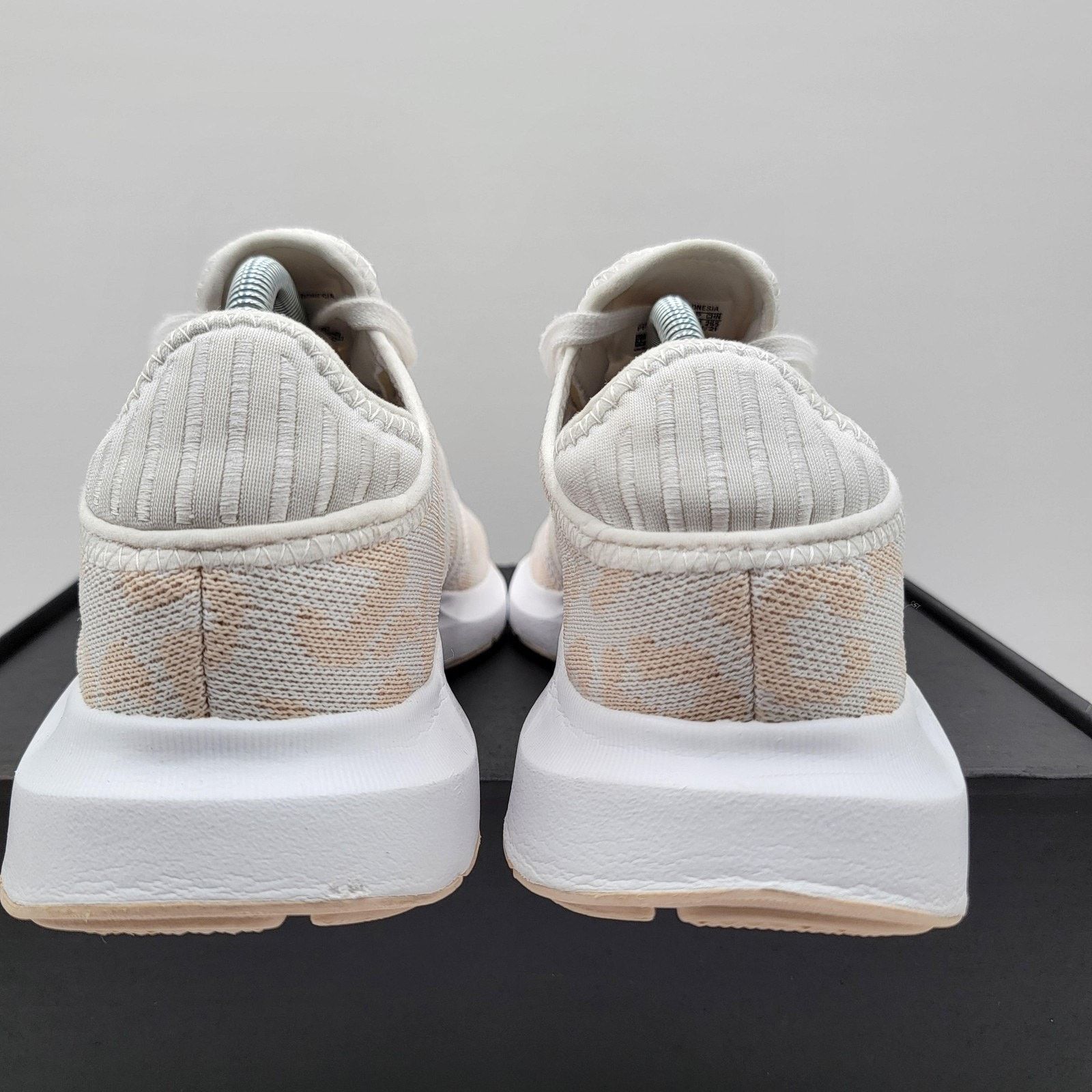 Adidas Adidas Swift Run Shoes Wmns Sz 10 White Beige Leopard Print Size US 10 / IT 40 - 5 Thumbnail