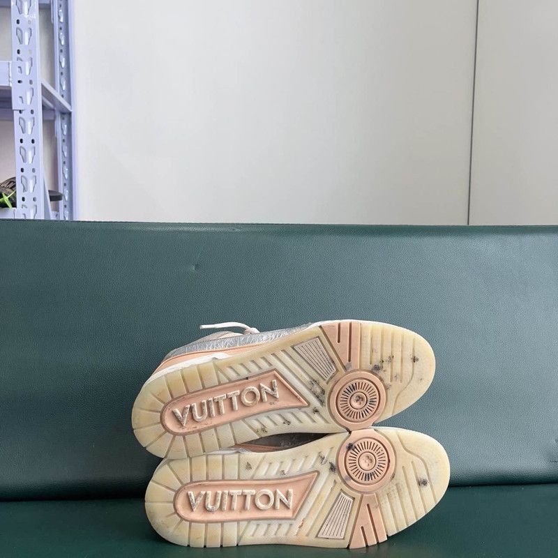 Louis Vuitton Louis Vuitton Silver Trainer Sneakers for Men - Size US 8.5 / EU 41-42 - 4 Thumbnail