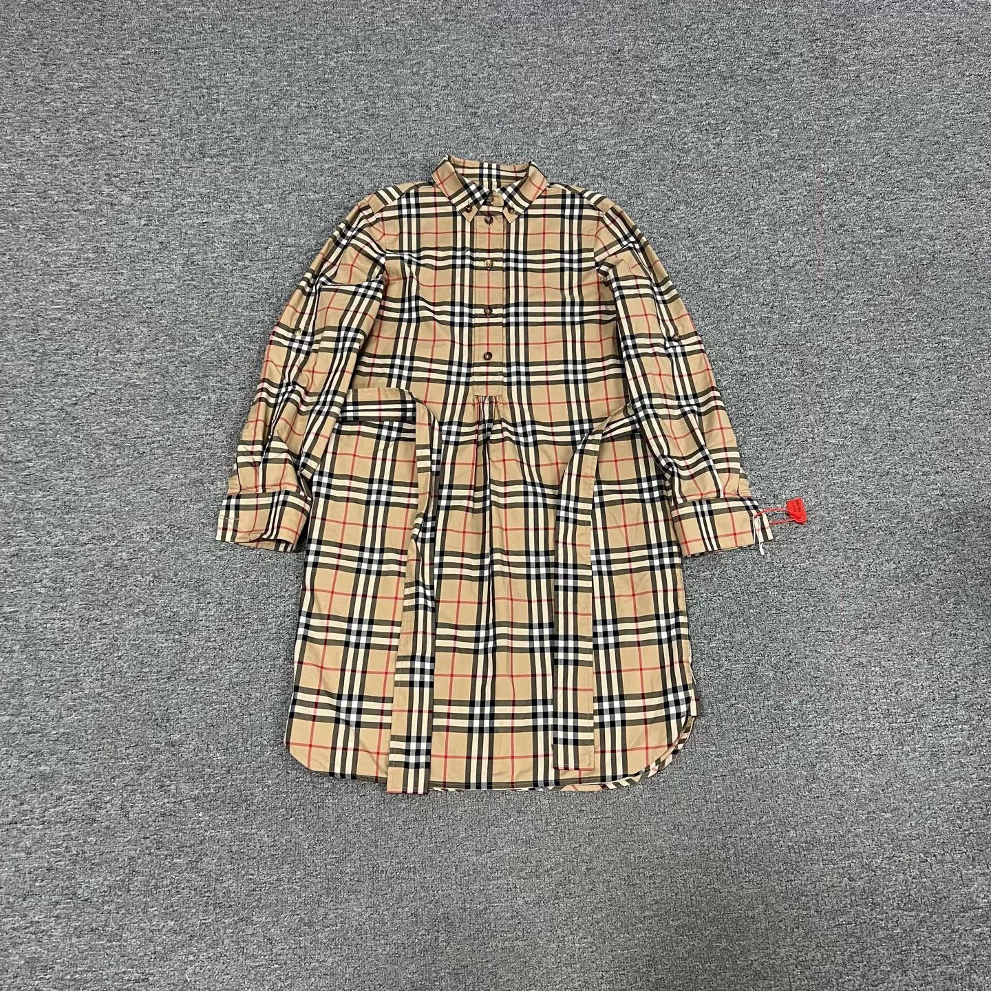 Burberry Burberry Classic Check Dress Shirt Size XS / US 0-2 / IT 36-38 - 1 Thumbnail