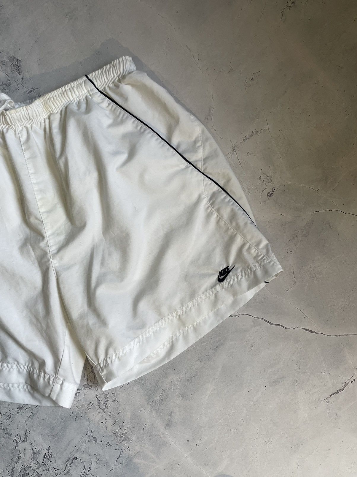 Vintage Vintage 90s Nylon Nike Shorts Size US 34 / EU 50 - 2 Thumbnail