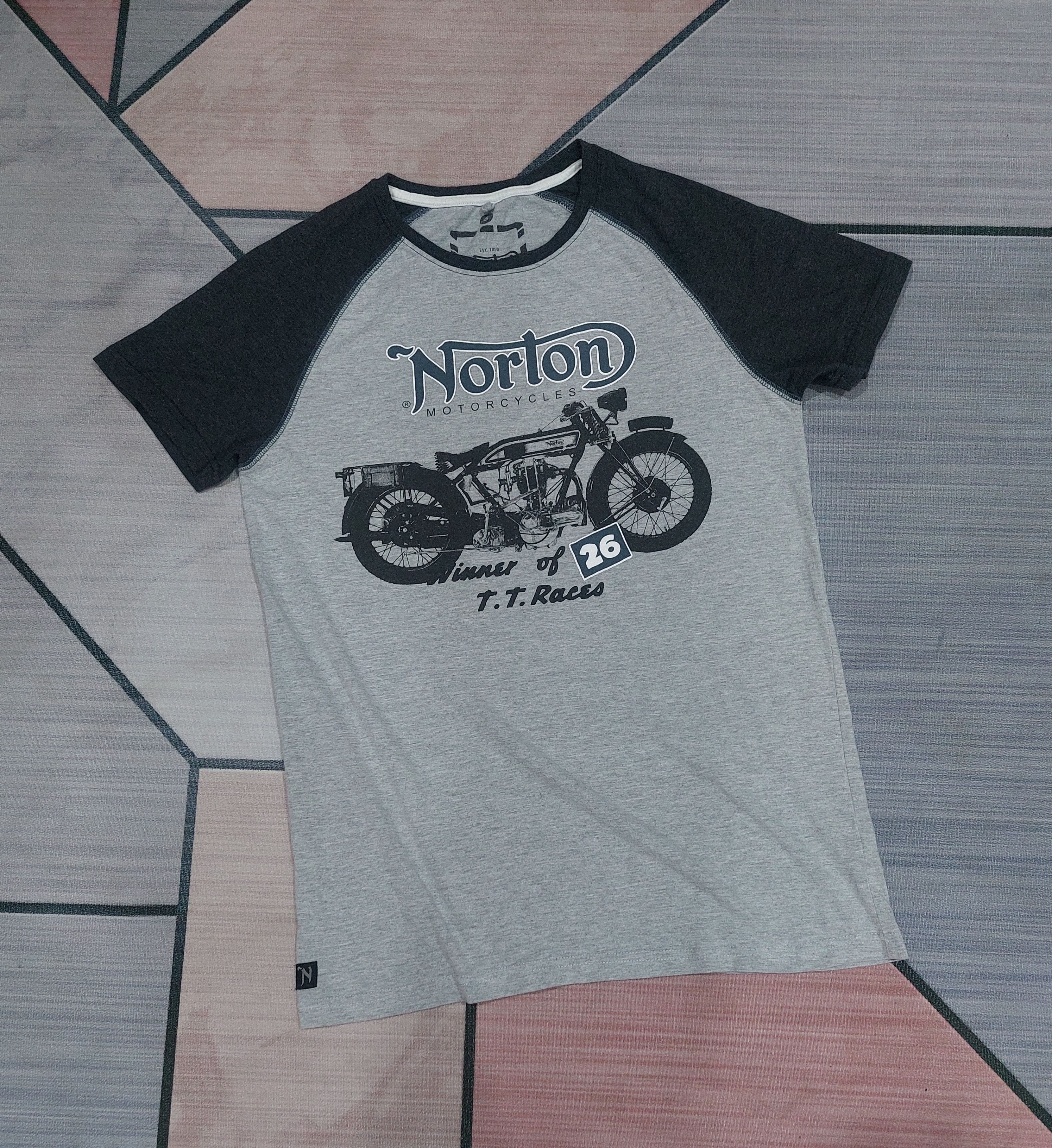 Norton NORTON MOTORCYCLE WINNER OF 26 TT RACE Size US S / EU 44-46 / 1 - 1 Thumbnail