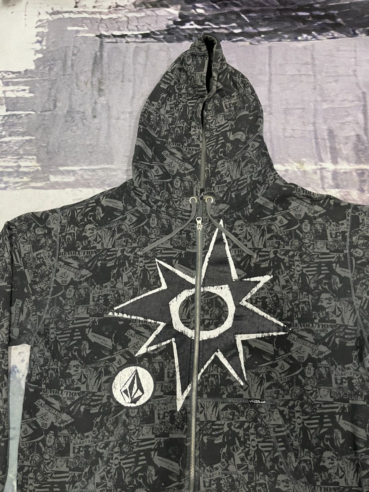 Volcom 2000s VOLCOM ANARCHY REVOLUTION OVP HOODIE ZIPPER RARE Size US XL / EU 56 / 4 - 6 Thumbnail