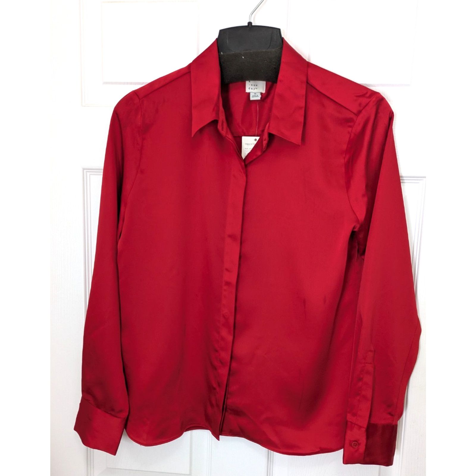 Target Basics Women's Long Sleeve Satin Button Down Shirt Red Medium Size M / US 6-8 / IT 42-44 - 1 Thumbnail