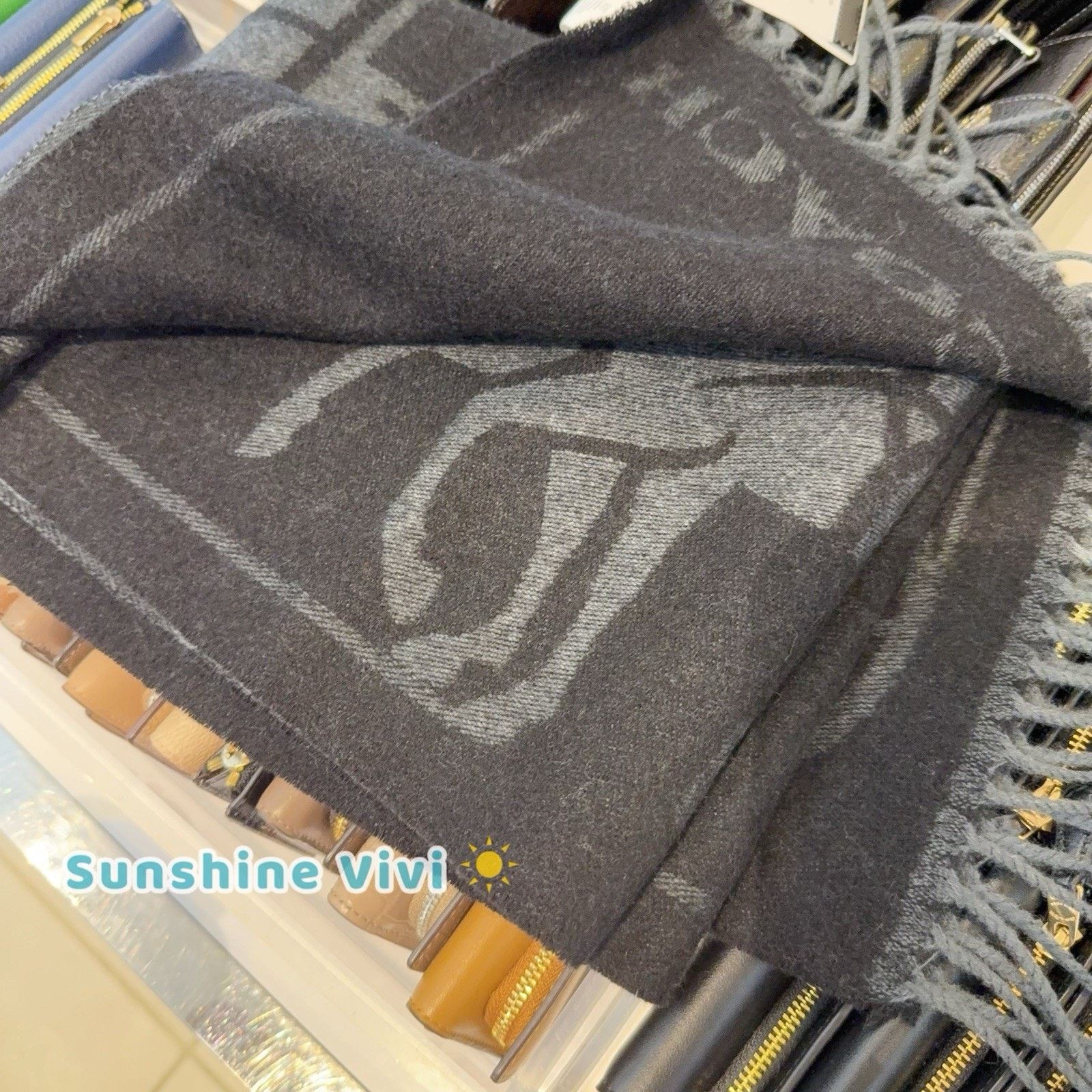 Coach NWT Coach Horse Carriage Oversized Muffler Scarf BLACK CU808 Size ONE SIZE - 5 Thumbnail