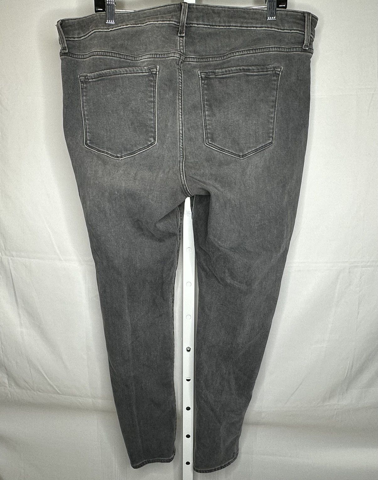 Old Navy Women’s jeans Size 40" / US 18 - 2 Thumbnail