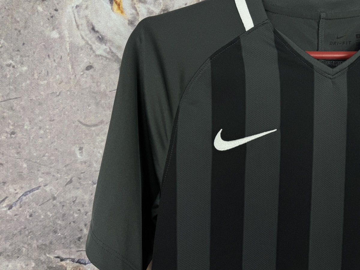 Nike Men’s Nike T-Shirt Striped Black Gray Sportswear Size Small Size US S / EU 44-46 / 1 - 5 Thumbnail