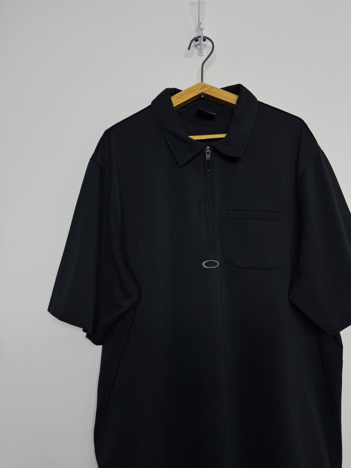 Oakley Vintage OAKLEY Center Logo Polo Hype Rare Gorpcore Size US XL / EU 56 / 4 - 6 Thumbnail