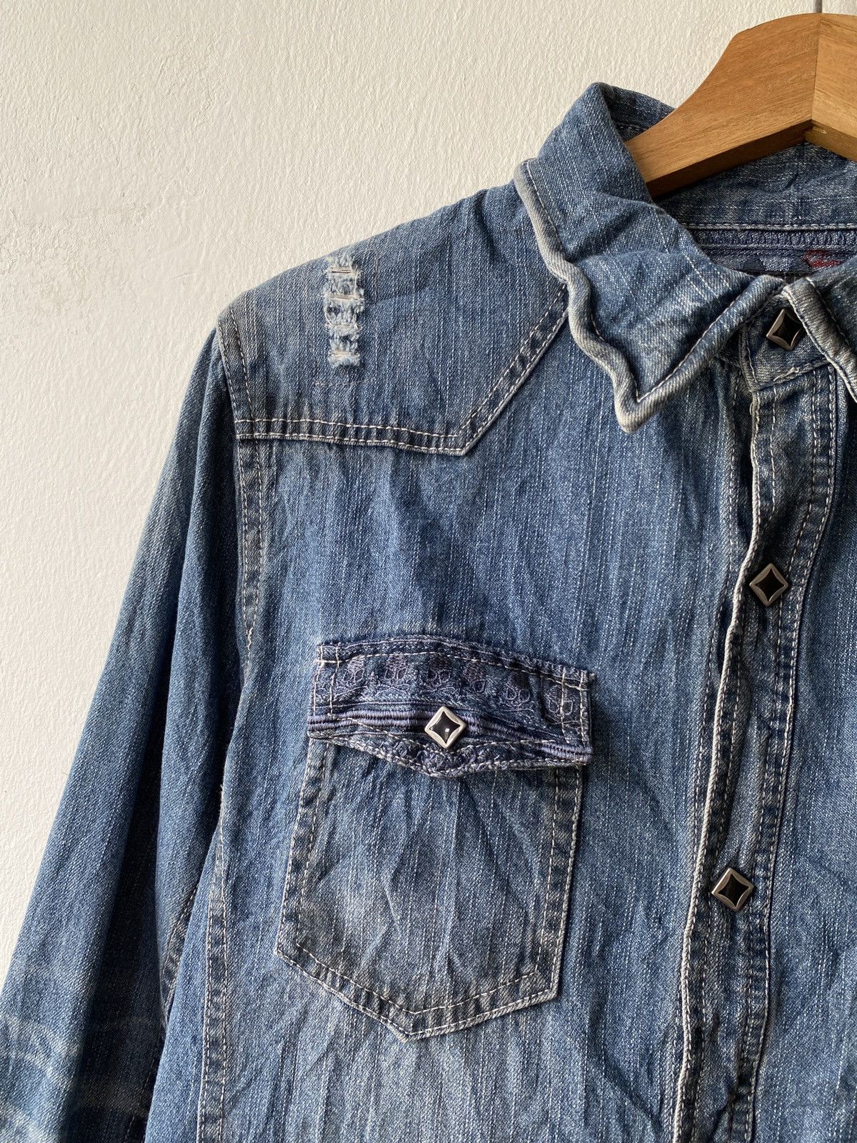 In The Attic × Japanese Brand In The Attic Japan Distressed Button Up Denim Shirt Size US M / EU 48-50 / 2 - 8 Thumbnail