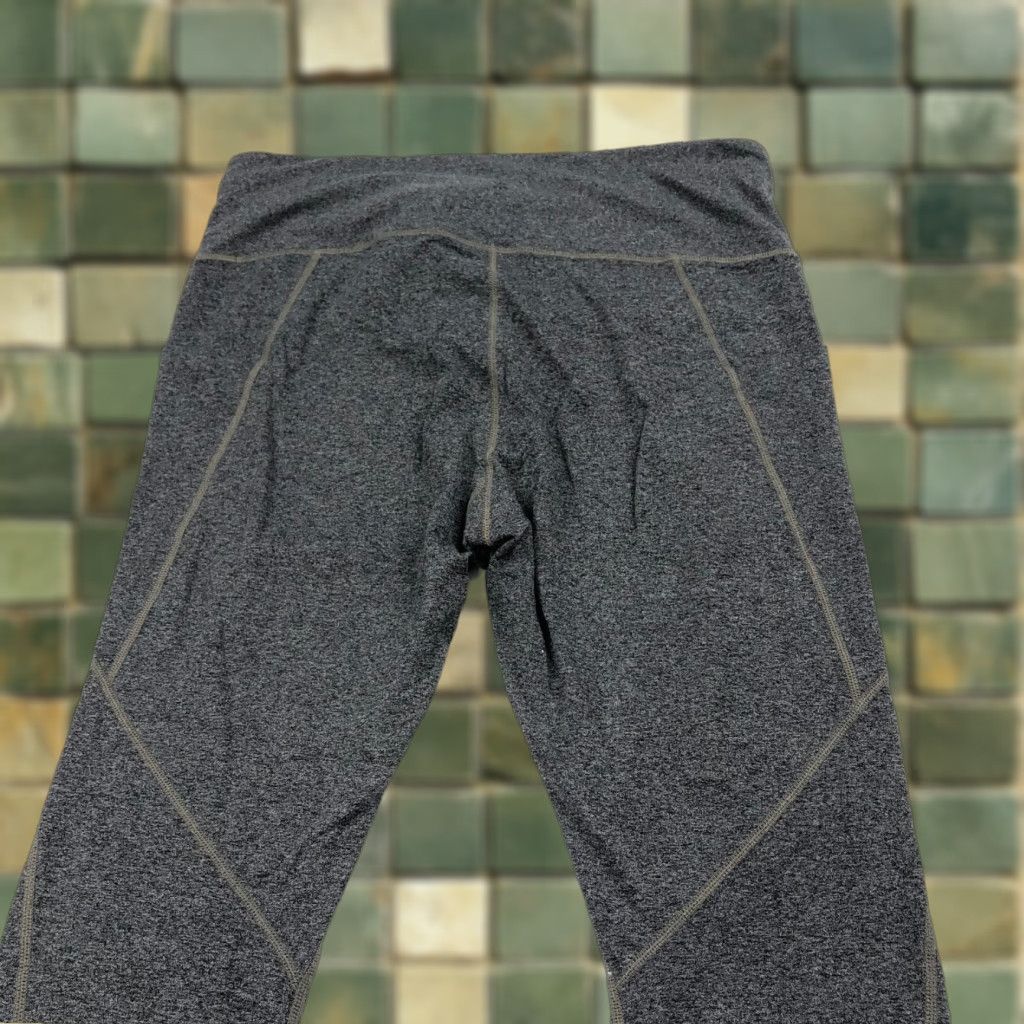 Athleta Athleta Leggings LG Salutation Stash Pocket Tight Black 32W 26L Women Activewear 198877 Limited Back Pockets N/A Size 24" / US 00 / IT 34 - 1 Thumbnail