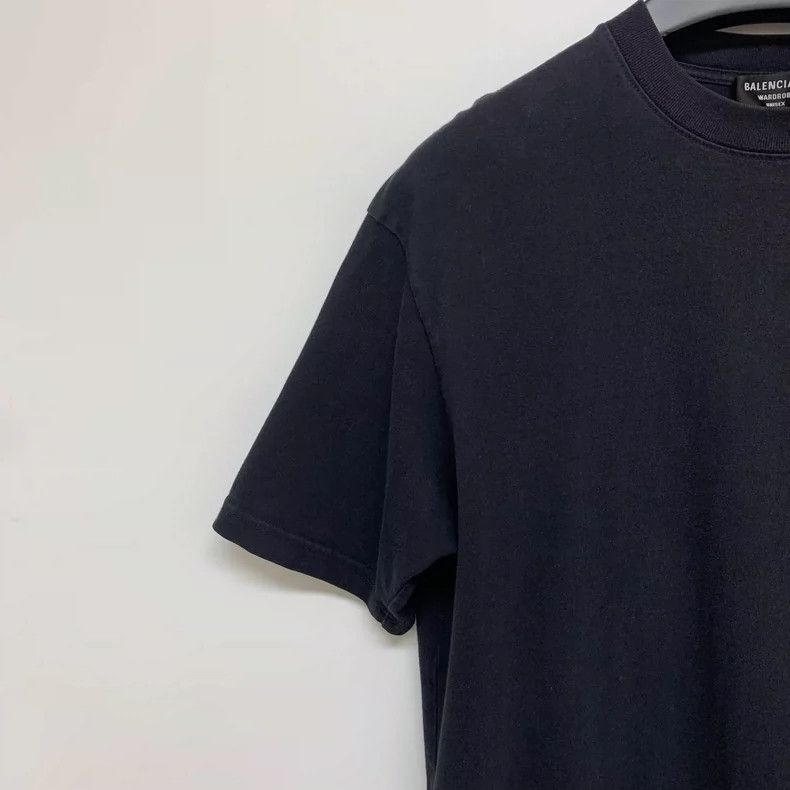 Balenciaga Balenciaga Short sleeve T-shirt with large logo on the bac Size US XS / EU 42 / 0 - 5 Thumbnail