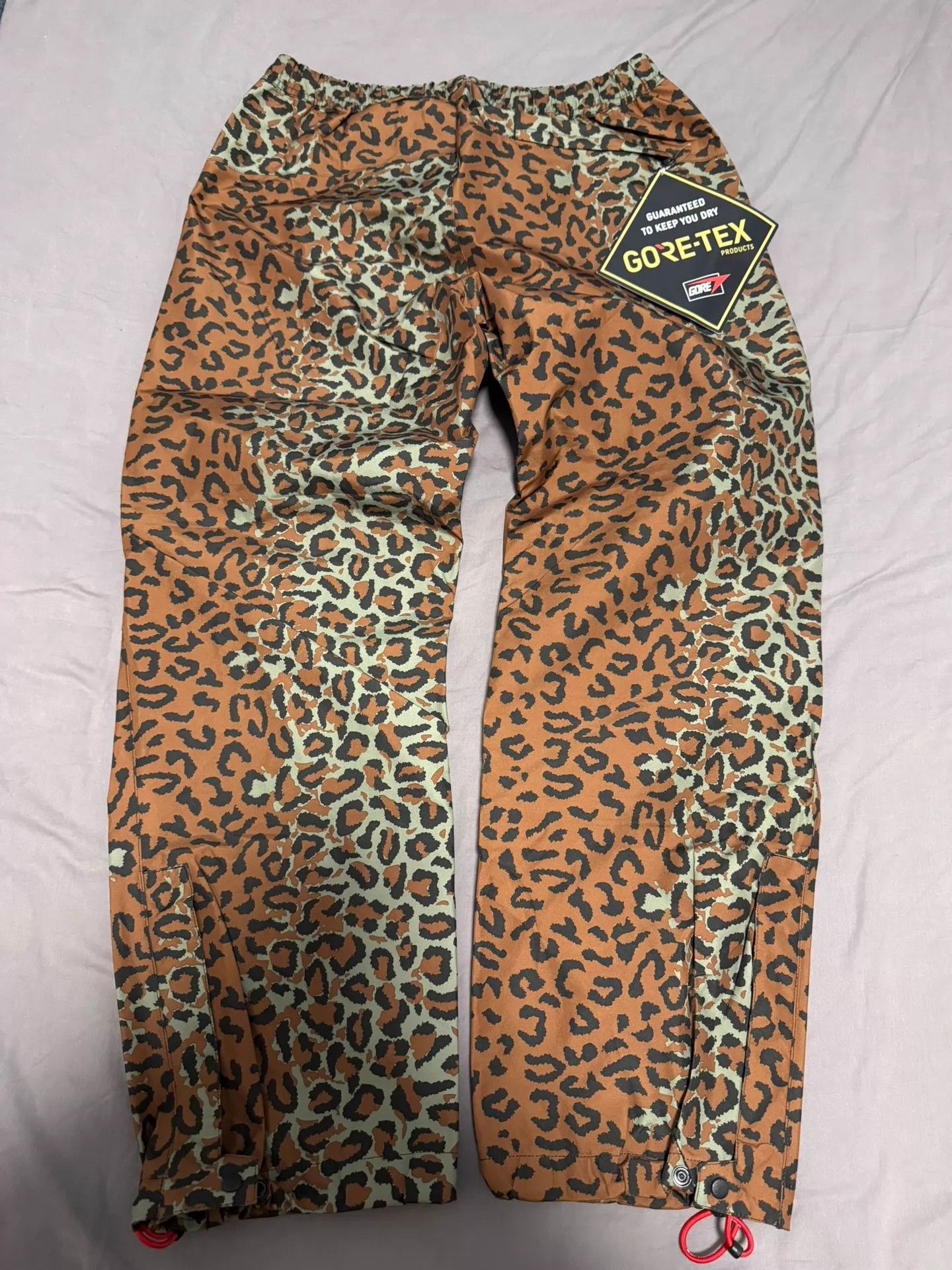 Supreme Supreme Gore-Tex Leopard Print Pants M New With Tags Size US 32 / EU 48 - 3 Thumbnail