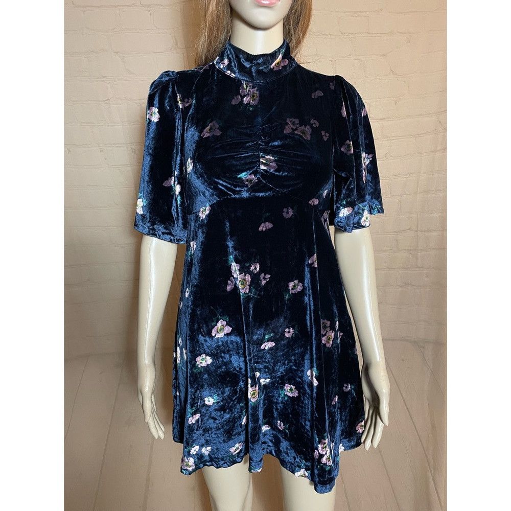 Free People NWT New $148 FREE PEOPLE Be My Baby Velvet Mini Navy Floral Size XS / US 0-2 / IT 36-38 - 9 Thumbnail
