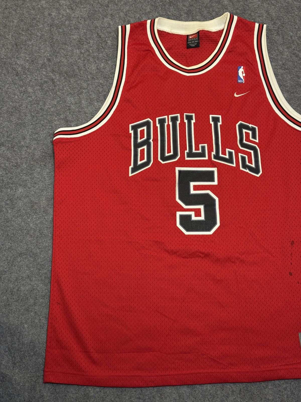 Nike vintage Nike Chicago Bulls jersey. Size US XXL / EU 58 / 5 - 5 Thumbnail