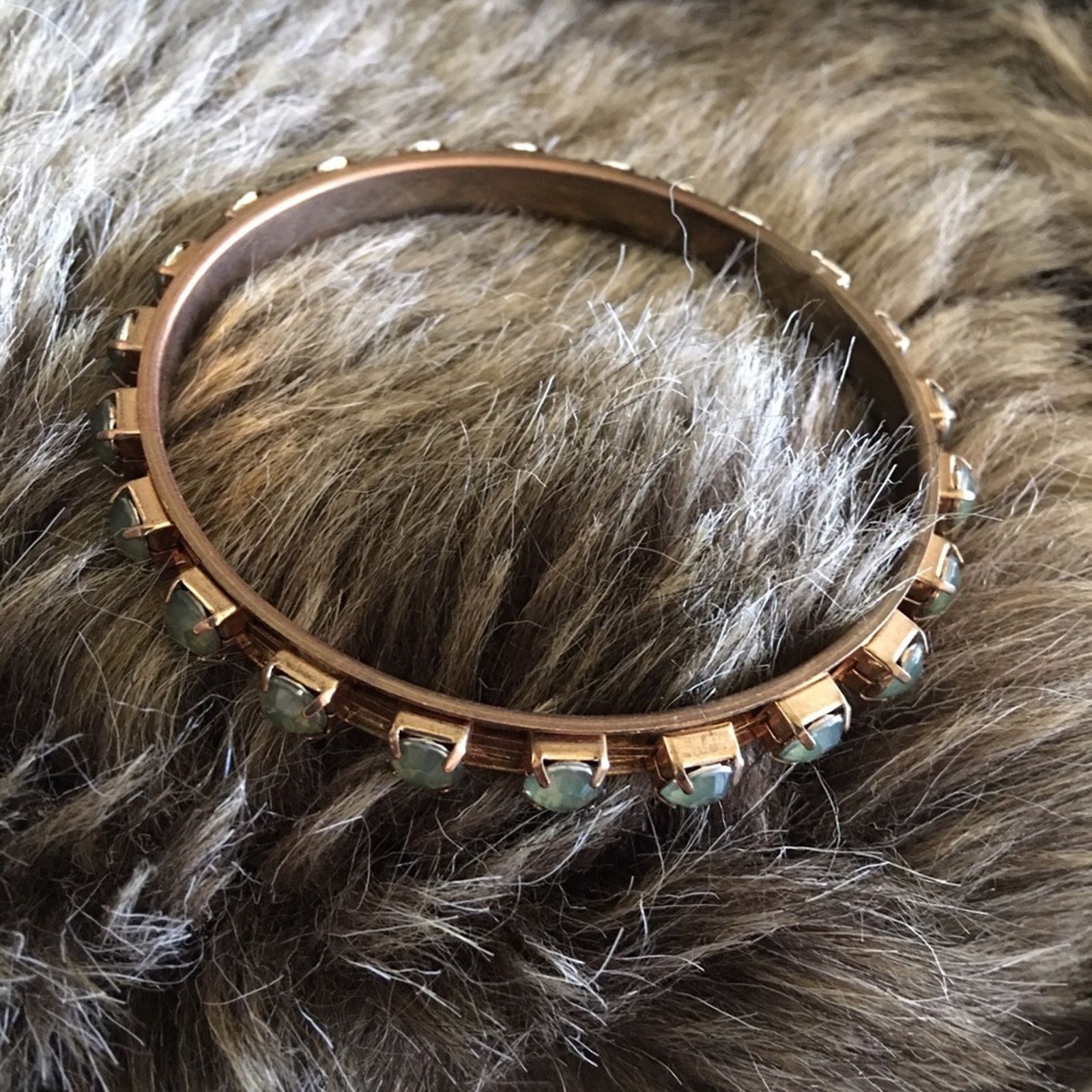 Vintage Vintage green rhinestone gold setting bangle Size ONE SIZE - 6 Thumbnail
