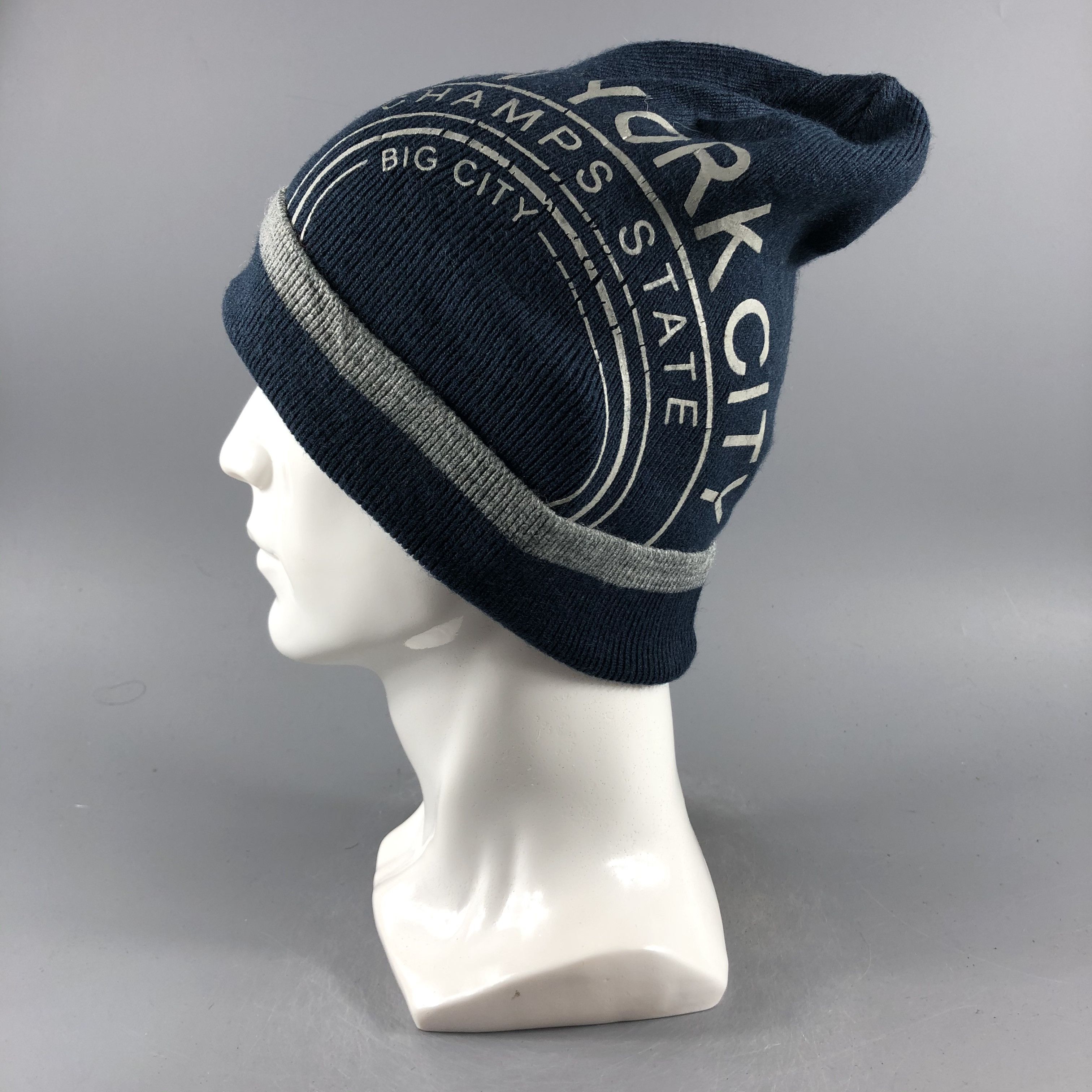 H&M New York City x H&M Beanie Snow Hat Snow Cap -D410 Size ONE SIZE - 1 Thumbnail