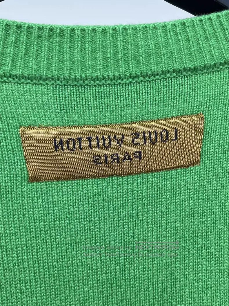 Louis Vuitton Louis Vuitton 23 Green Letter Cuff Knitted Cashmere Sweate Size US L / EU 52-54 / 3 - 3 Thumbnail