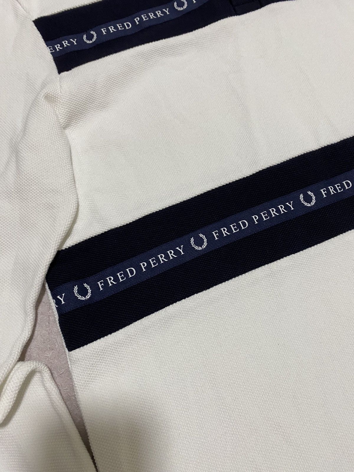 Fred Perry Vintage Y2K Sportswear Fred Perry Long Sleeve Polo T Shirt Size US M / EU 48-50 / 2 - 8 Thumbnail
