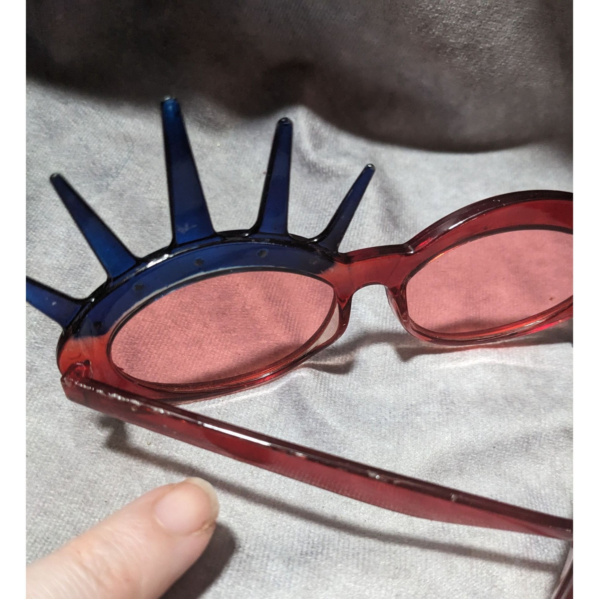 Other Lady Liberty Red And Blue Fashion Sunglasses Size ONE SIZE - 6 Thumbnail