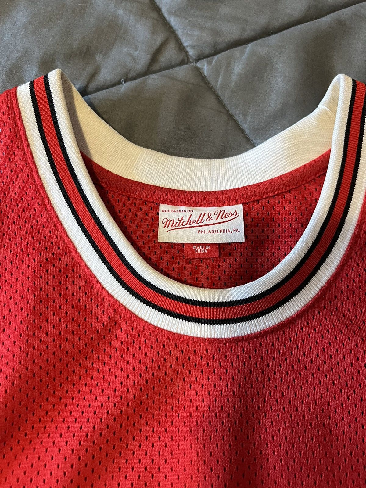 Mitchell & Ness × NBA Michael Jordan authentic rookie jersey Size US M / EU 48-50 / 2 - 6 Thumbnail