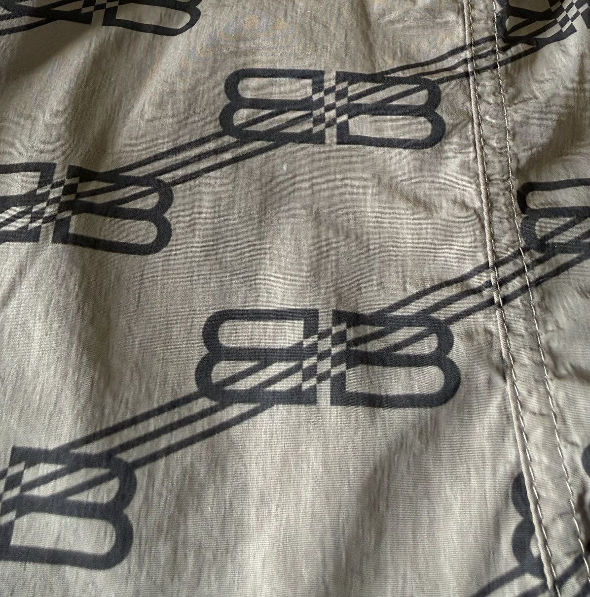 Balenciaga Balenciaga Swim Trunks Size US 32 / EU 48 - 13 Thumbnail