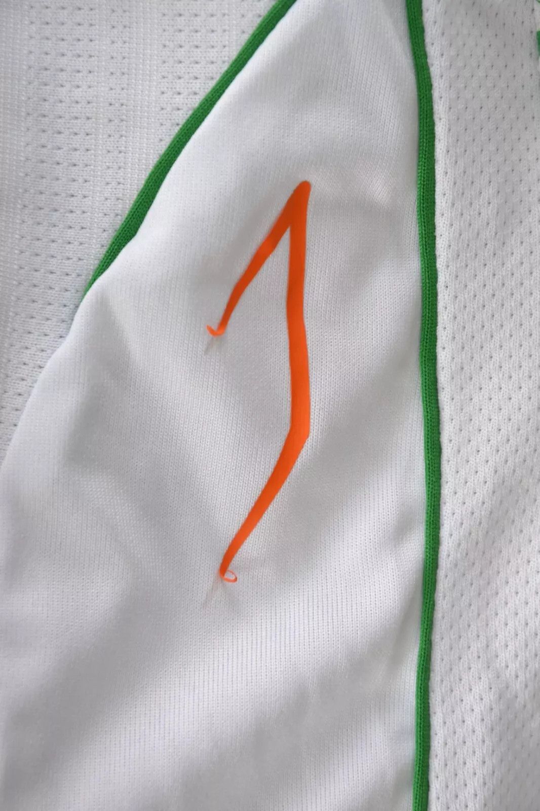 Umbro IRELAND 2008/2009 AWAY FOOTBALL SHIRT UMBRO L PLAYER ISSUE Size US L / EU 52-54 / 3 - 5 Thumbnail
