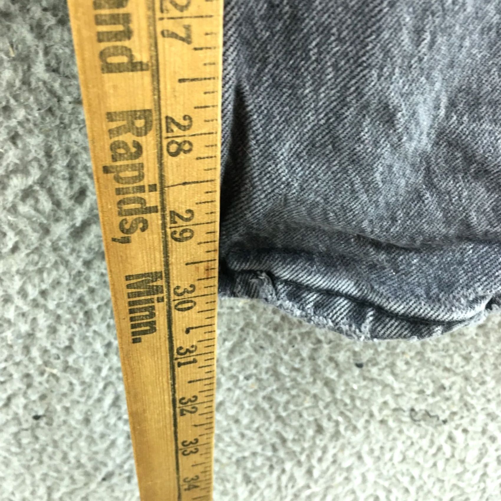 Abercrombie & Fitch Abercrombie & Fitch Jeans Womens 28/6R | Straight Jeans | Gray Zip | 30x30 Inseam 5-Pocket Denim Regular Rise Size 28" / US 6 / IT 42 - 7 Thumbnail