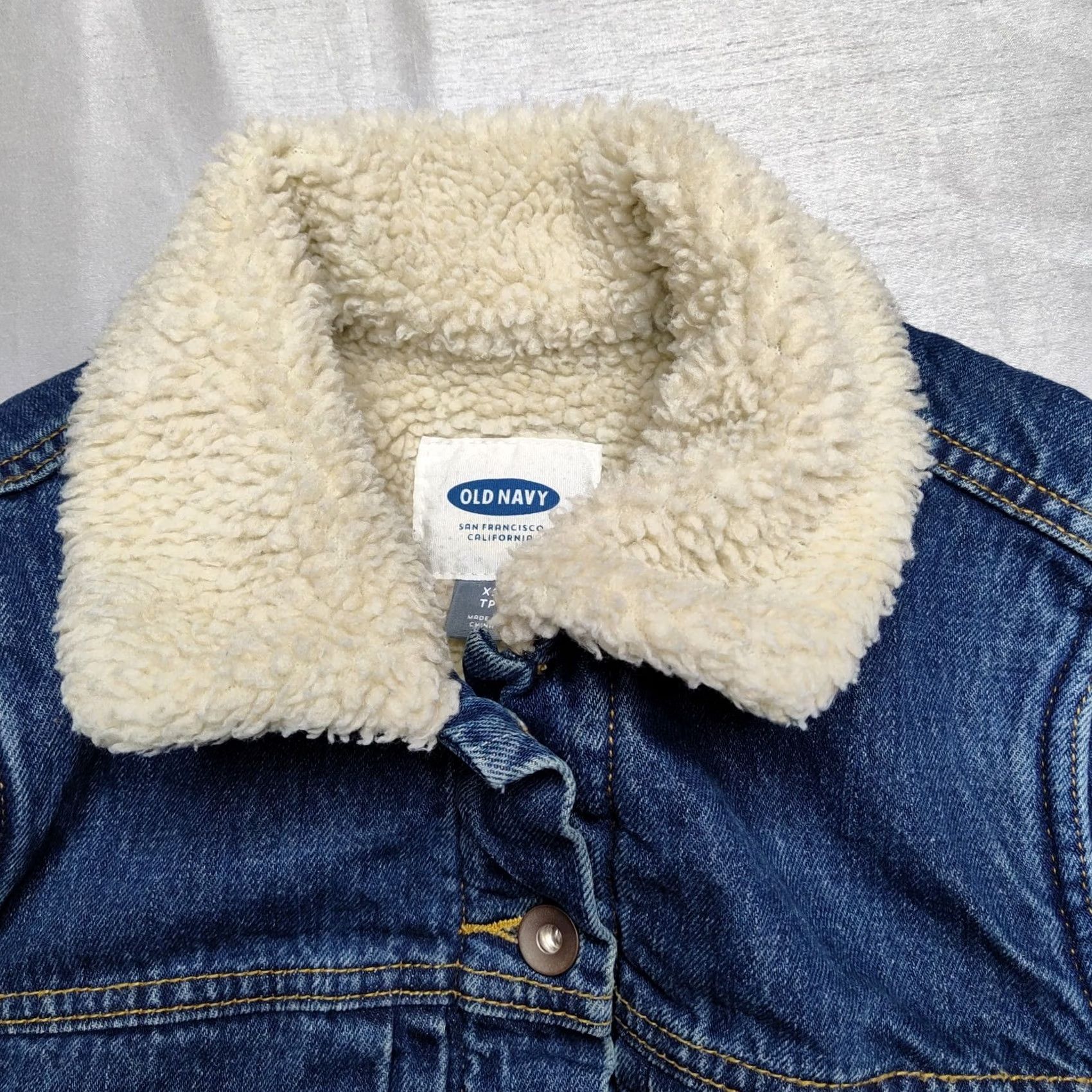 Old Navy VINTAGE Old Navy Women XS Sherpa Faux Fur Lined Blue Denim Trucker Jacket Size XS / US 0-2 / IT 36-38 - 7 Thumbnail