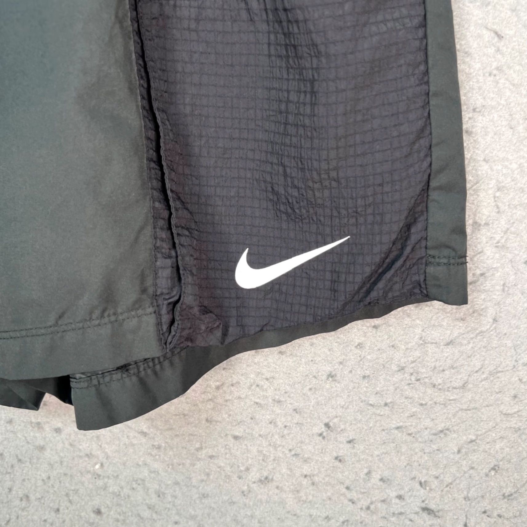 Nike Nike Womens Size Small Black Trail Athletic Shorts w/ Adjustable Belt Size 28" / US 6 / IT 42 - 5 Thumbnail