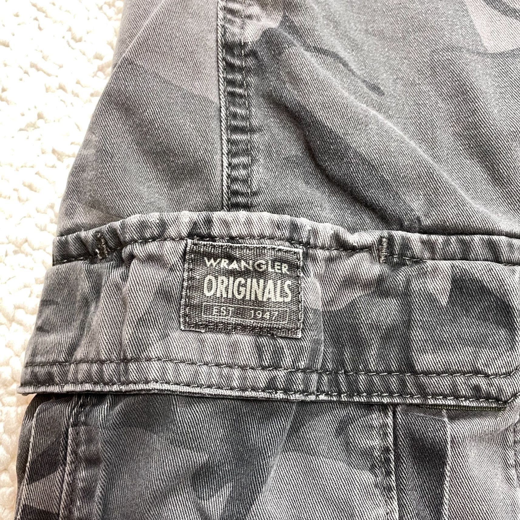 Wrangler Wrangler Cargo Shorts Mens 44 Gray Camo Camoflauge Pockets 9.5" Inseam Adult Size US 43 - 4 Thumbnail