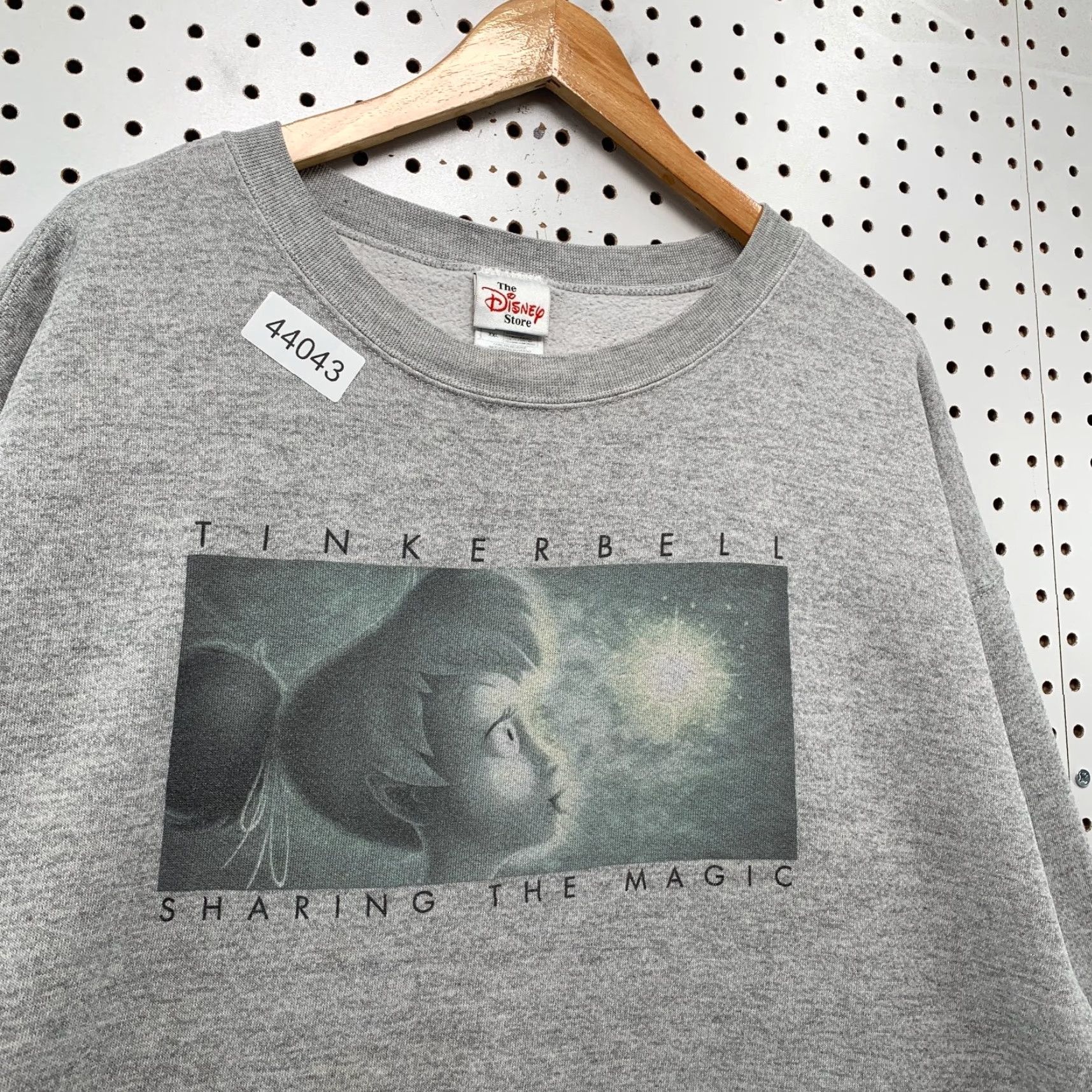 Disney VINTAGE Disney Tinkerbell Sharing The Magic Crewneck Sweatshirt 2XL Gray Fleece Mens Sweatshirt Graphic Print Crew Neck Disney Tinkerbell VTG Size US XXL / EU 58 / 5 - 6 Thumbnail